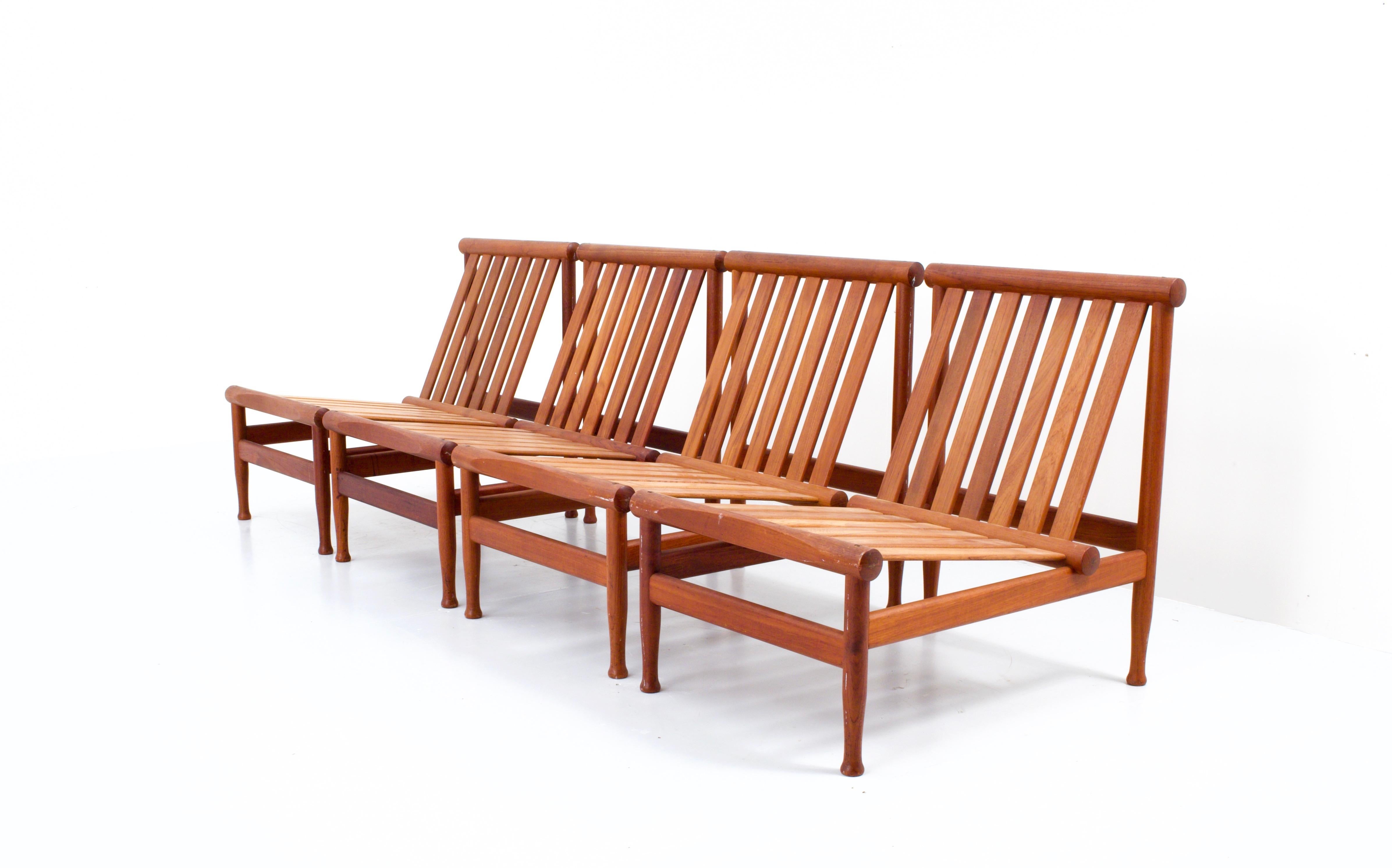 Famous model 501 teak lounge chair, also known as the 'Japan' chair, for Søborg Møbler by Kai Lyngfeld Larsen.
Very comfortable and sturdy set of lounge chairs, that can also be used as modules to create two smaller benches or one larger for