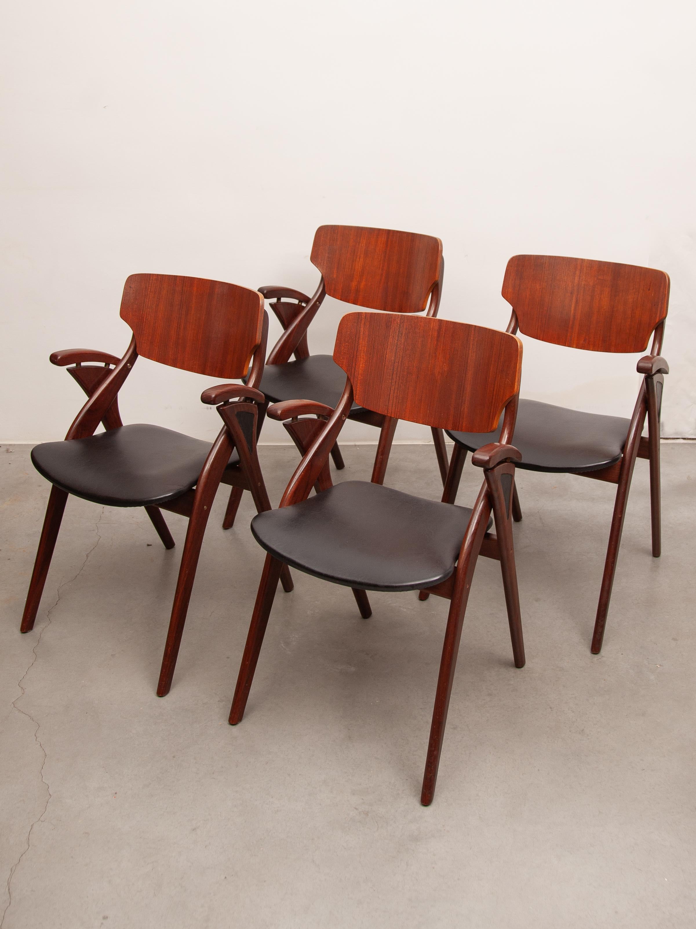 Scandinavo moderno Set di quattro poltrone da pranzo Arne Hovmand-Olsen degli anni '60. in vendita