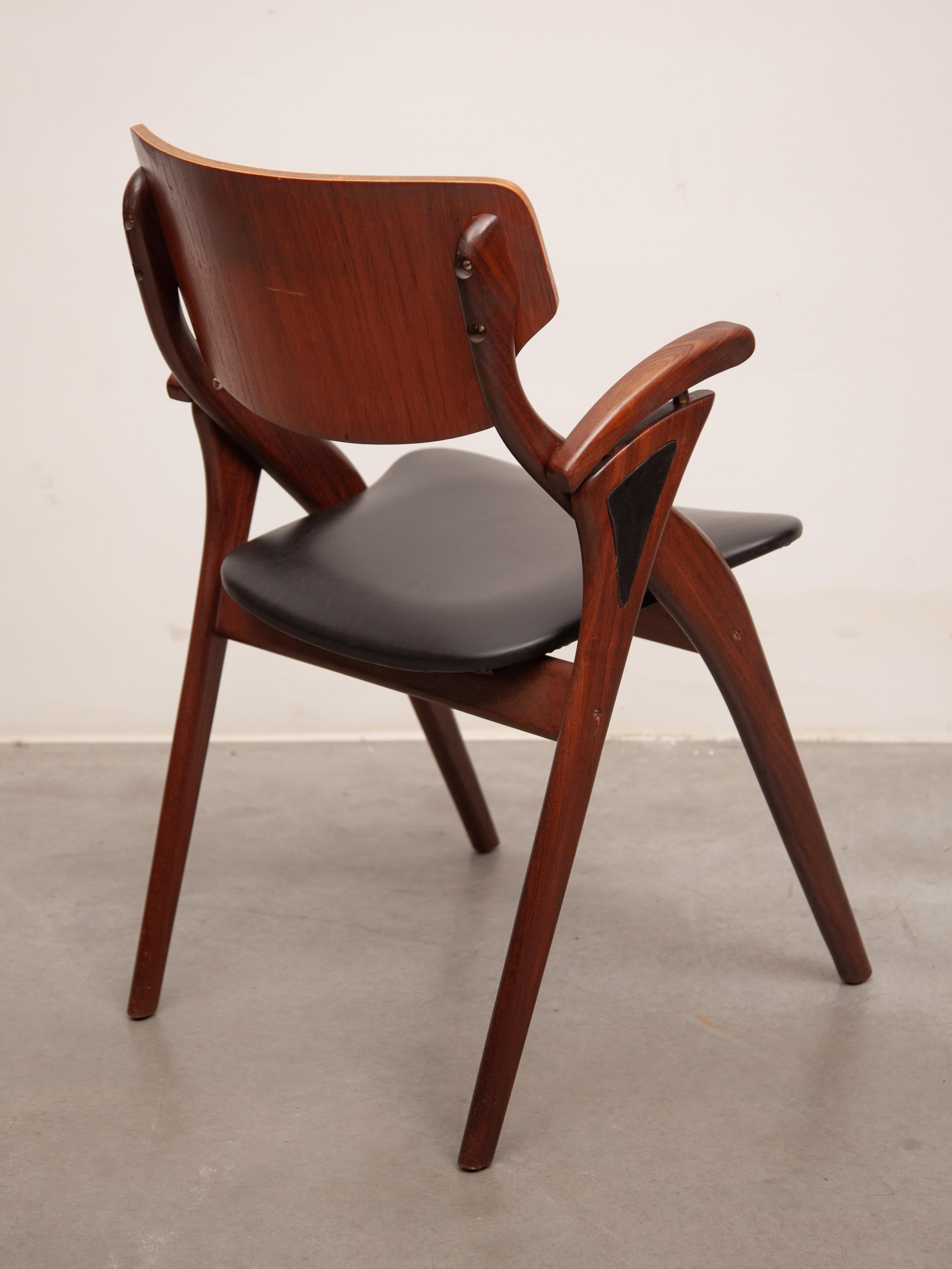 Set di quattro poltrone da pranzo Arne Hovmand-Olsen degli anni '60. In condizioni buone in vendita a Antwerp, BE