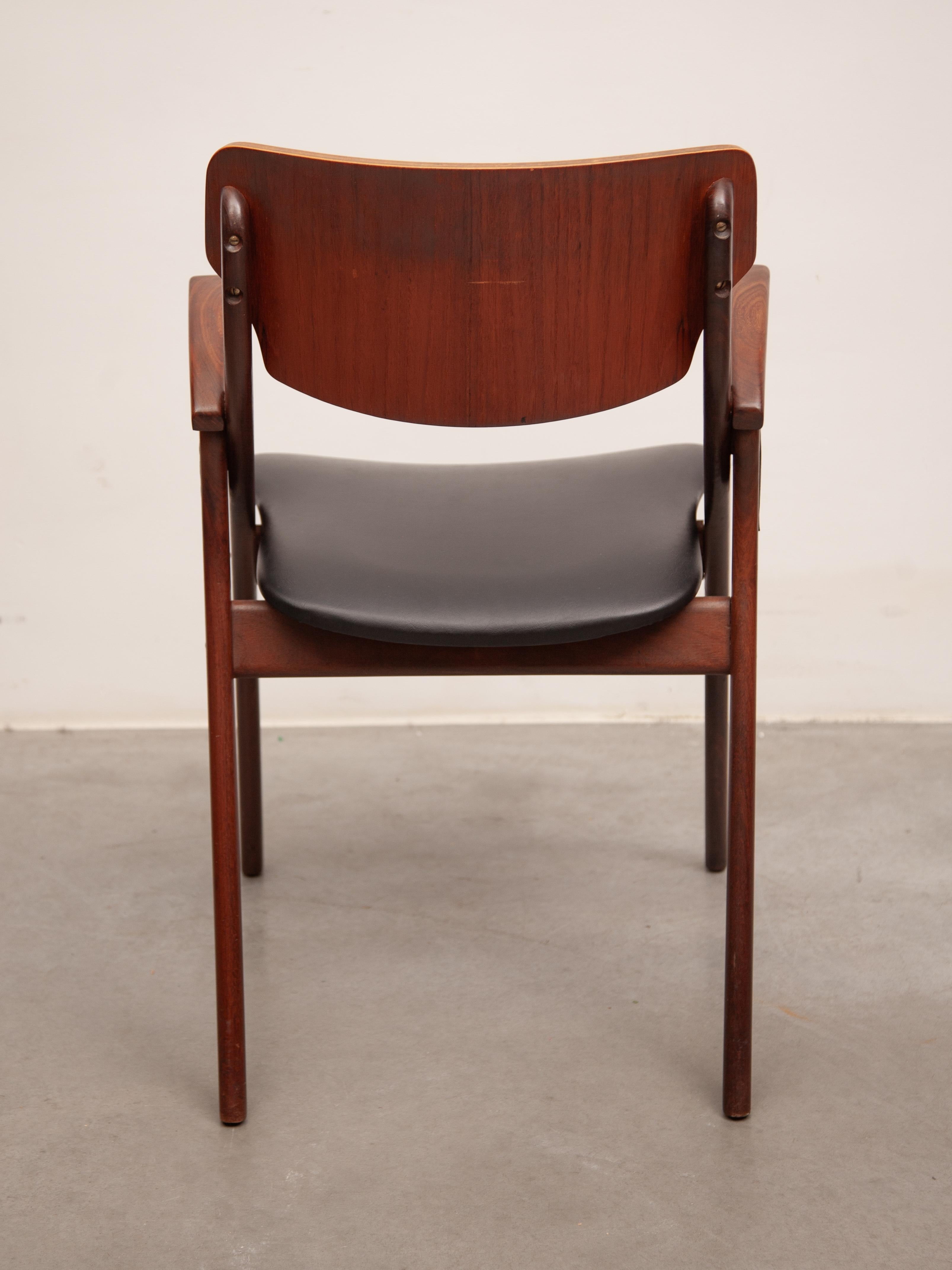 Metà XX secolo Set di quattro poltrone da pranzo Arne Hovmand-Olsen degli anni '60. in vendita
