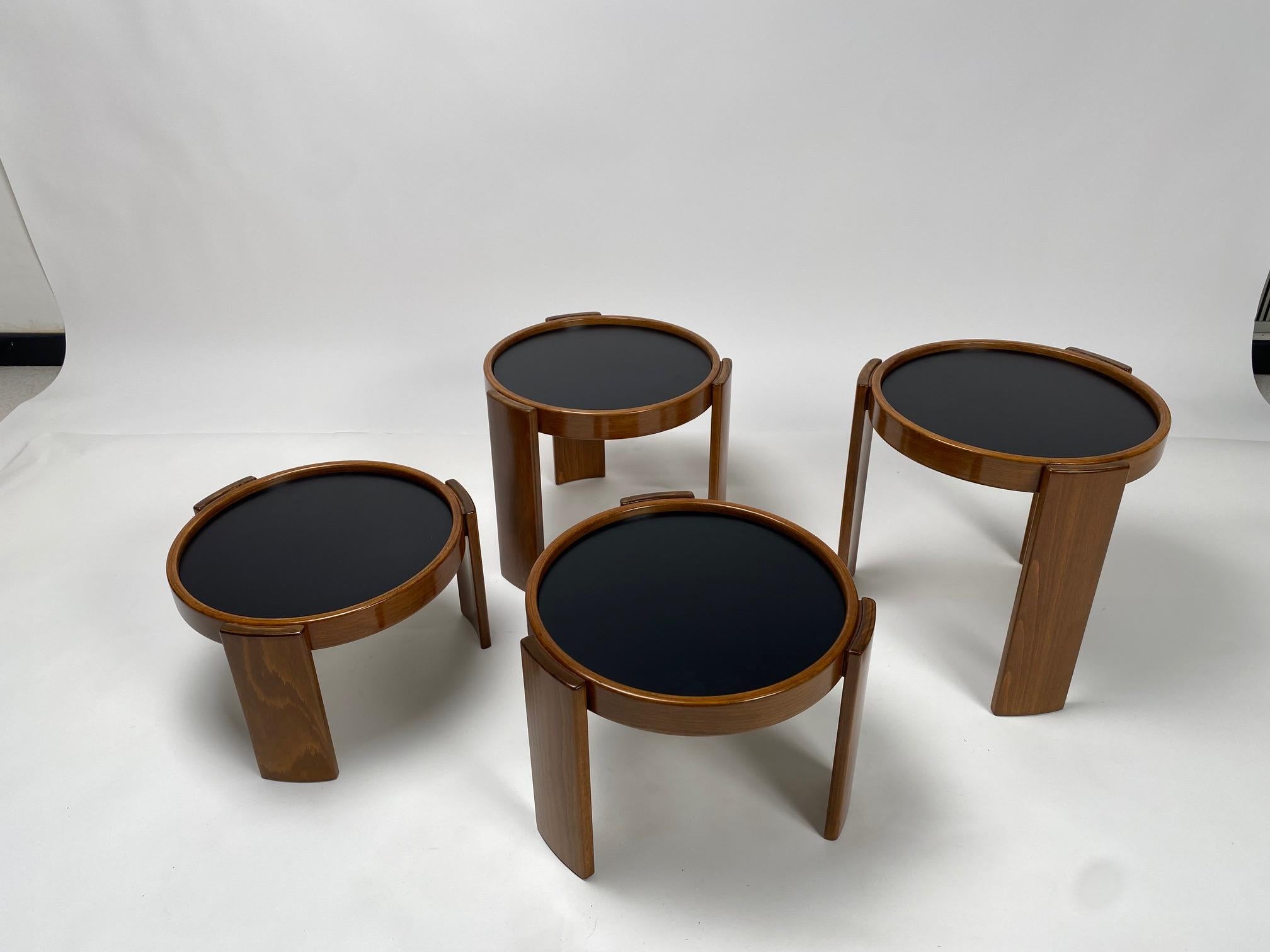 Set of 4 stackable coffee tables 