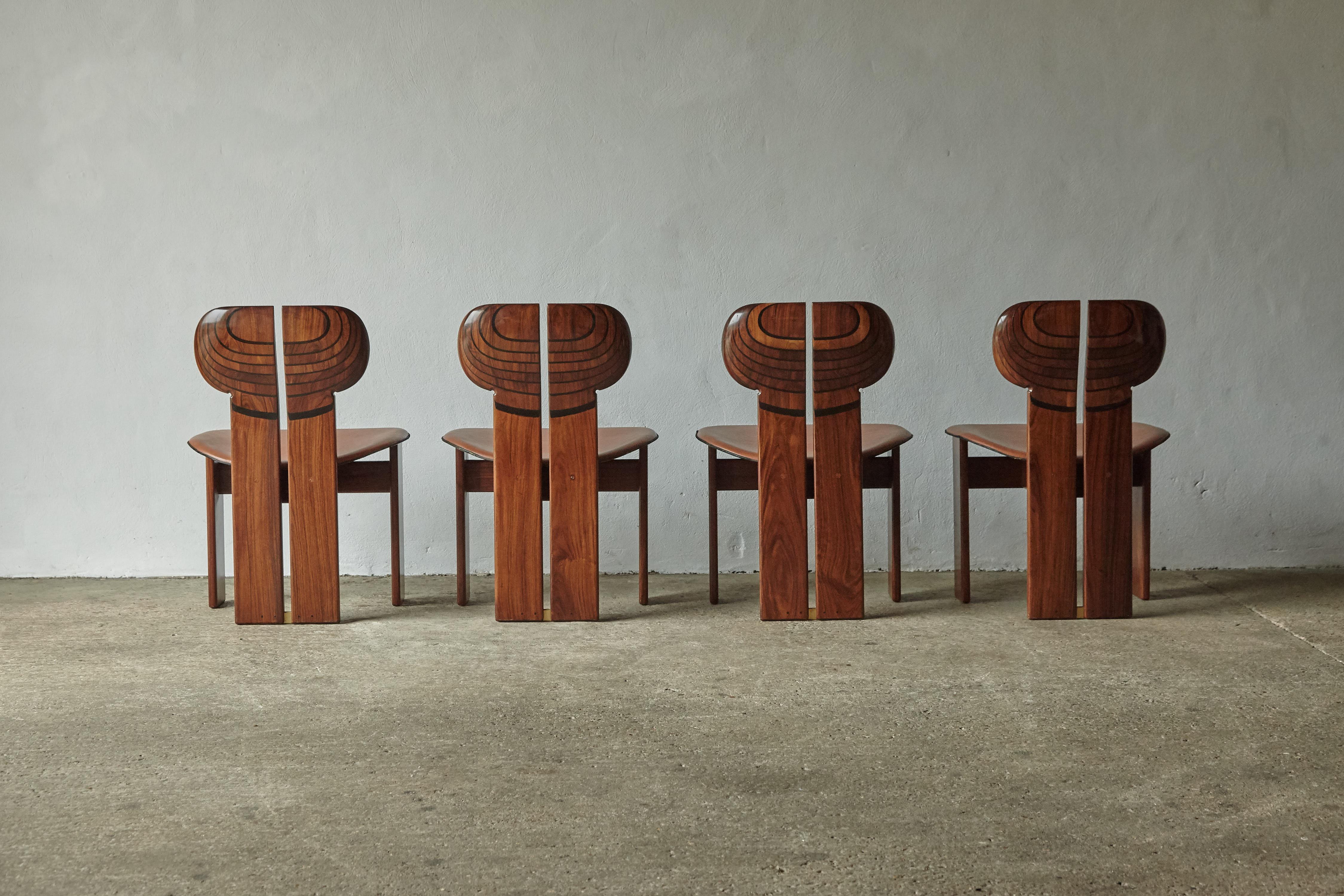20ième siècle Ensemble de quatre chaises africaines d'Afra & Tobia Scarpa, Maxalto, Italie, 1970 en vente