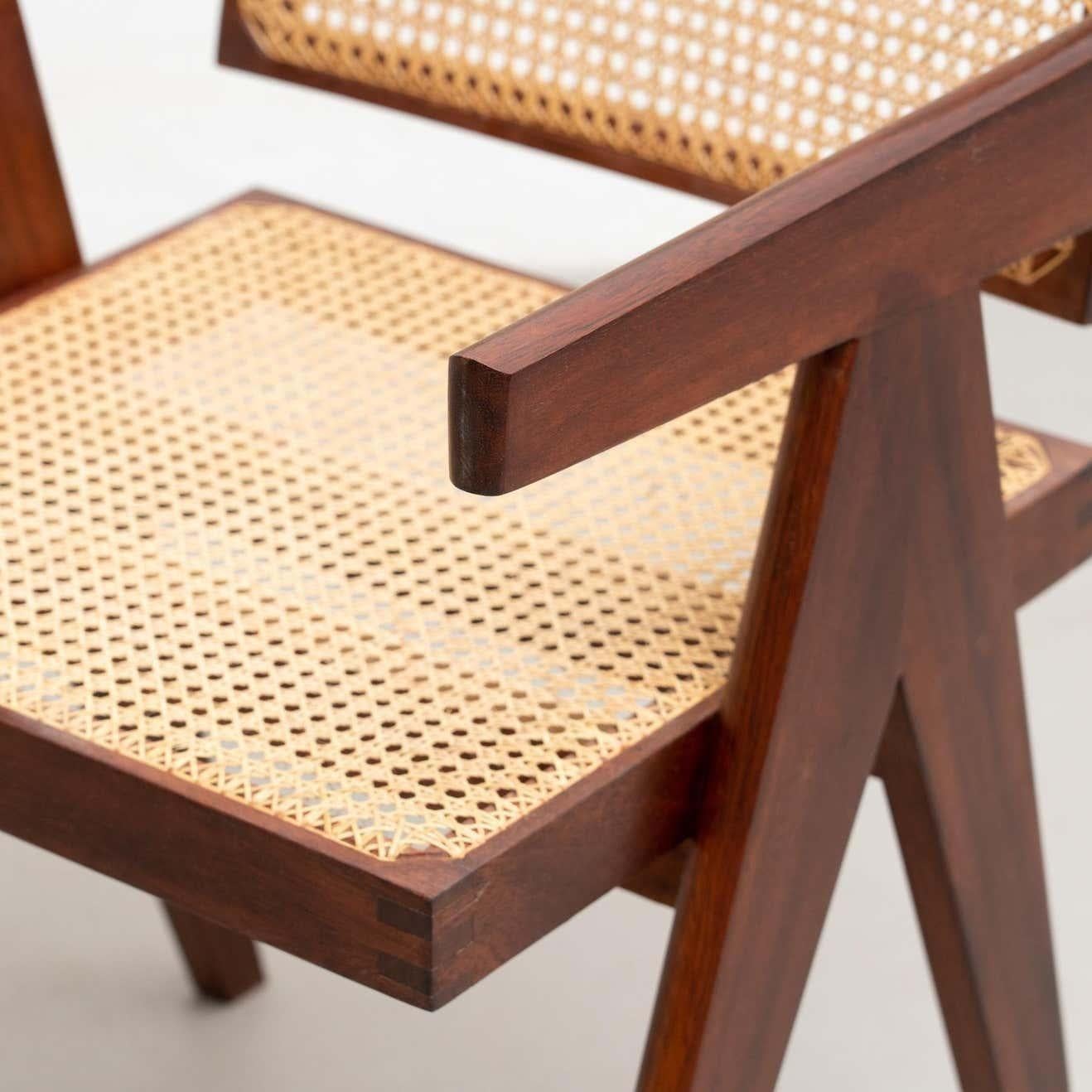 Ensemble de quatre chaises de bureau du Capitole 051 d'après Pierre Jeanneret en vente 5