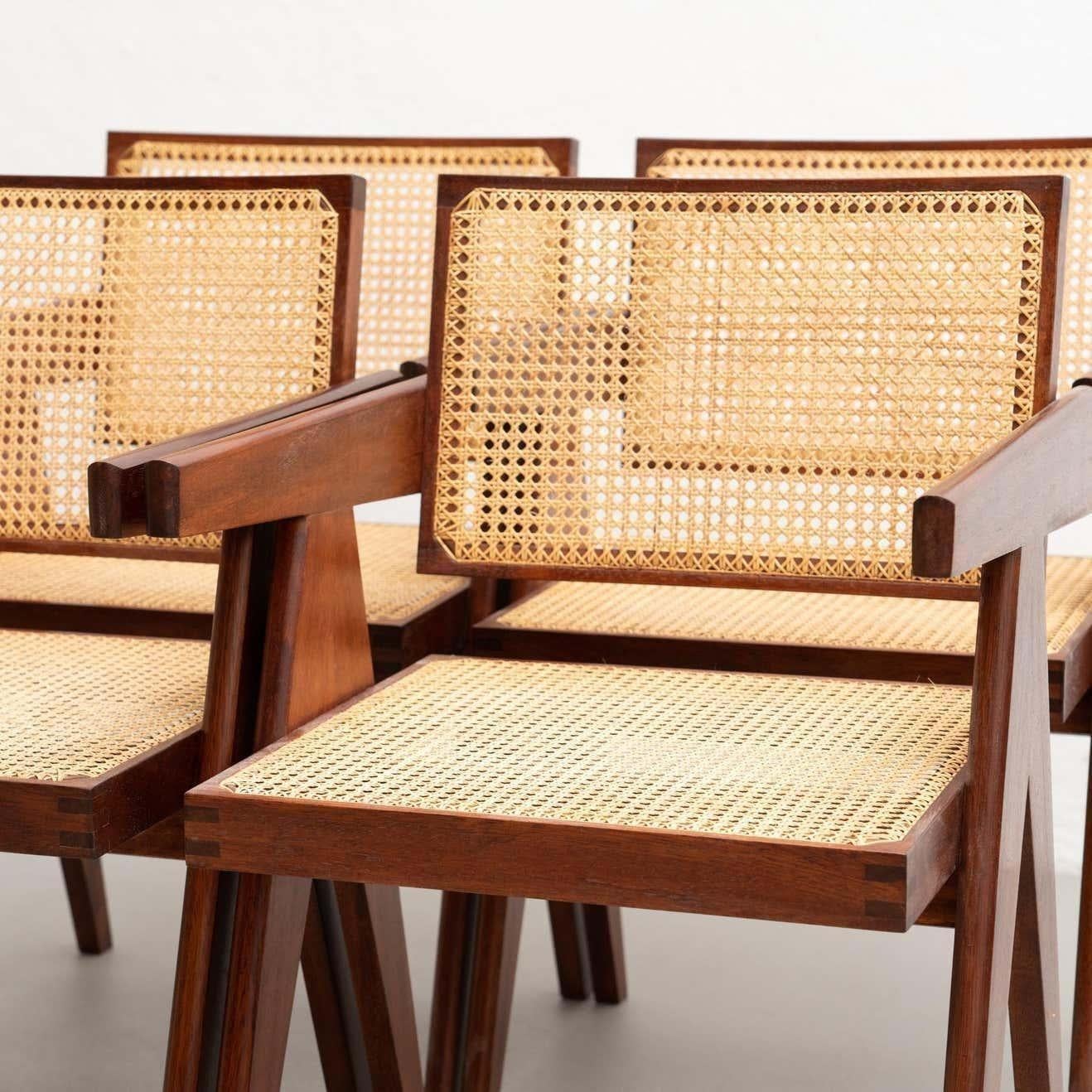 Ensemble de quatre chaises de bureau du Capitole 051 d'après Pierre Jeanneret en vente 7