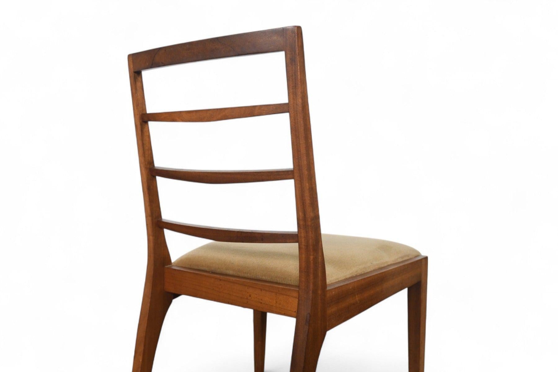 Ensemble de quatre H. Chaises de salle à manger McIntosh en noyer en vente 3