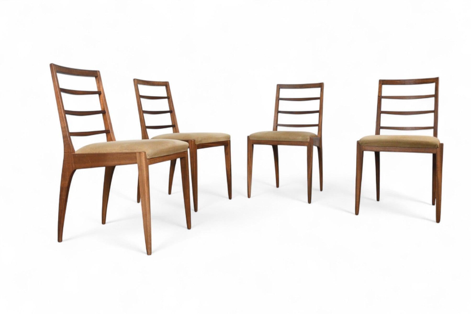 Écossais Ensemble de quatre H. Chaises de salle à manger McIntosh en noyer en vente