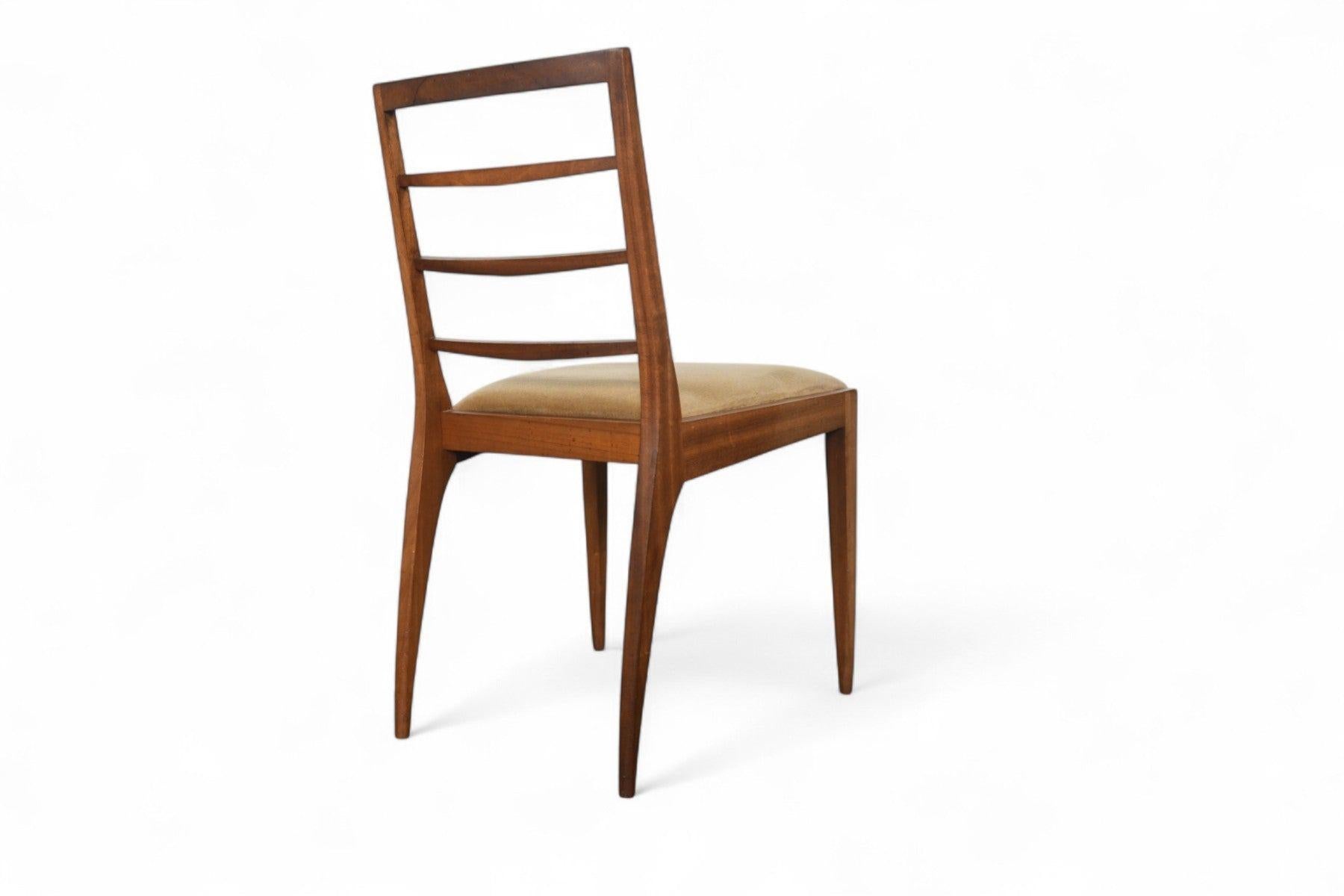 Ensemble de quatre H. Chaises de salle à manger McIntosh en noyer en vente 2