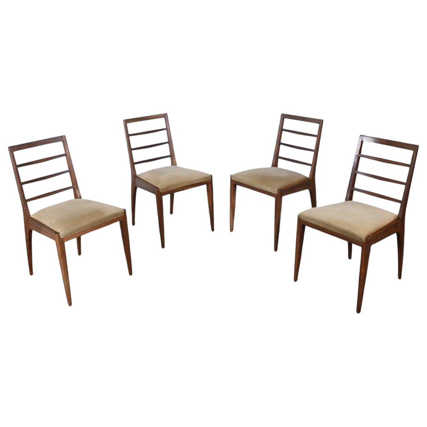 Ensemble de quatre H. Chaises de salle à manger McIntosh en noyer