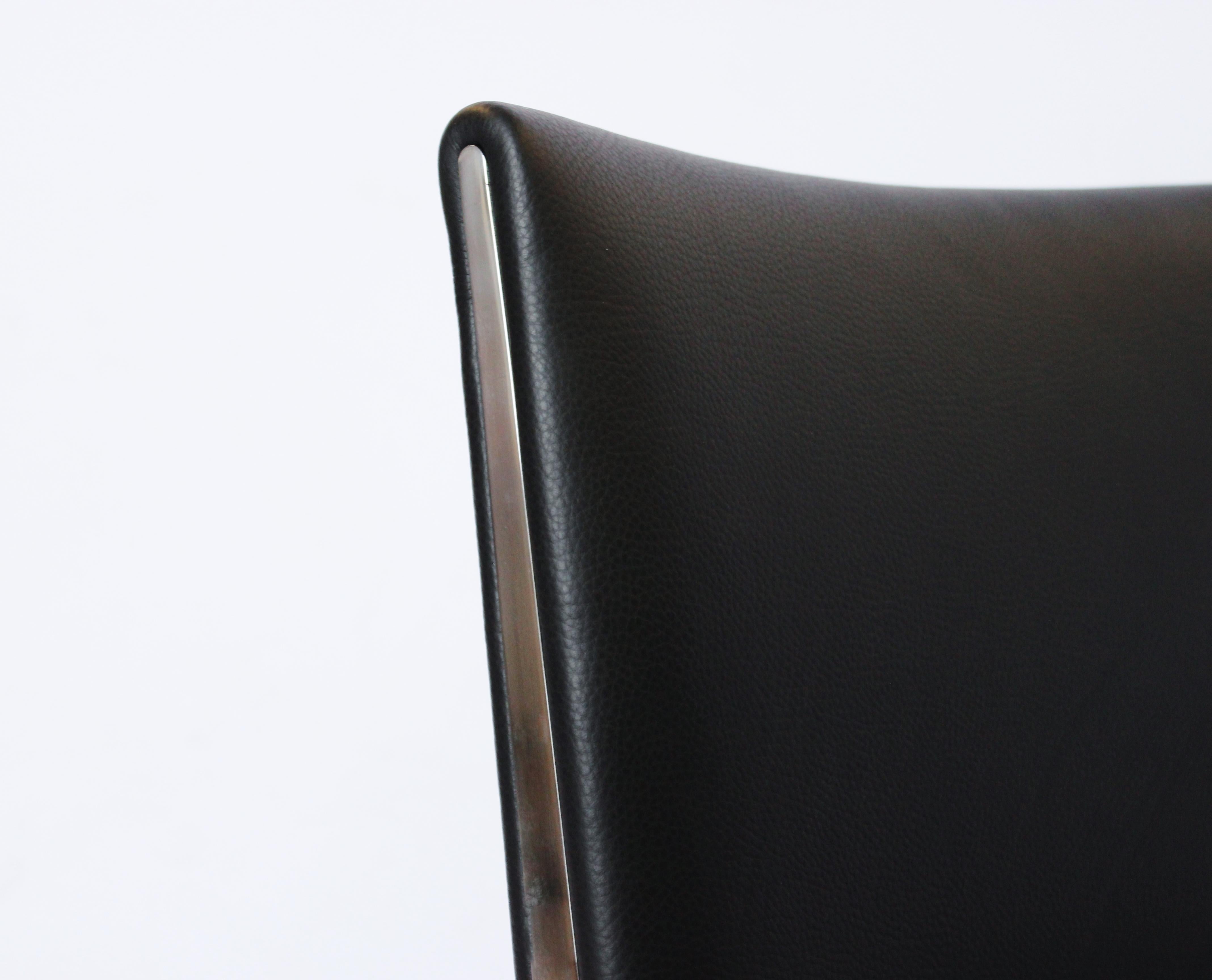Cuir Ensemble de 4 chaises d'aéroport modèle AP37 de Hans J. Wegner des années 1960 en vente