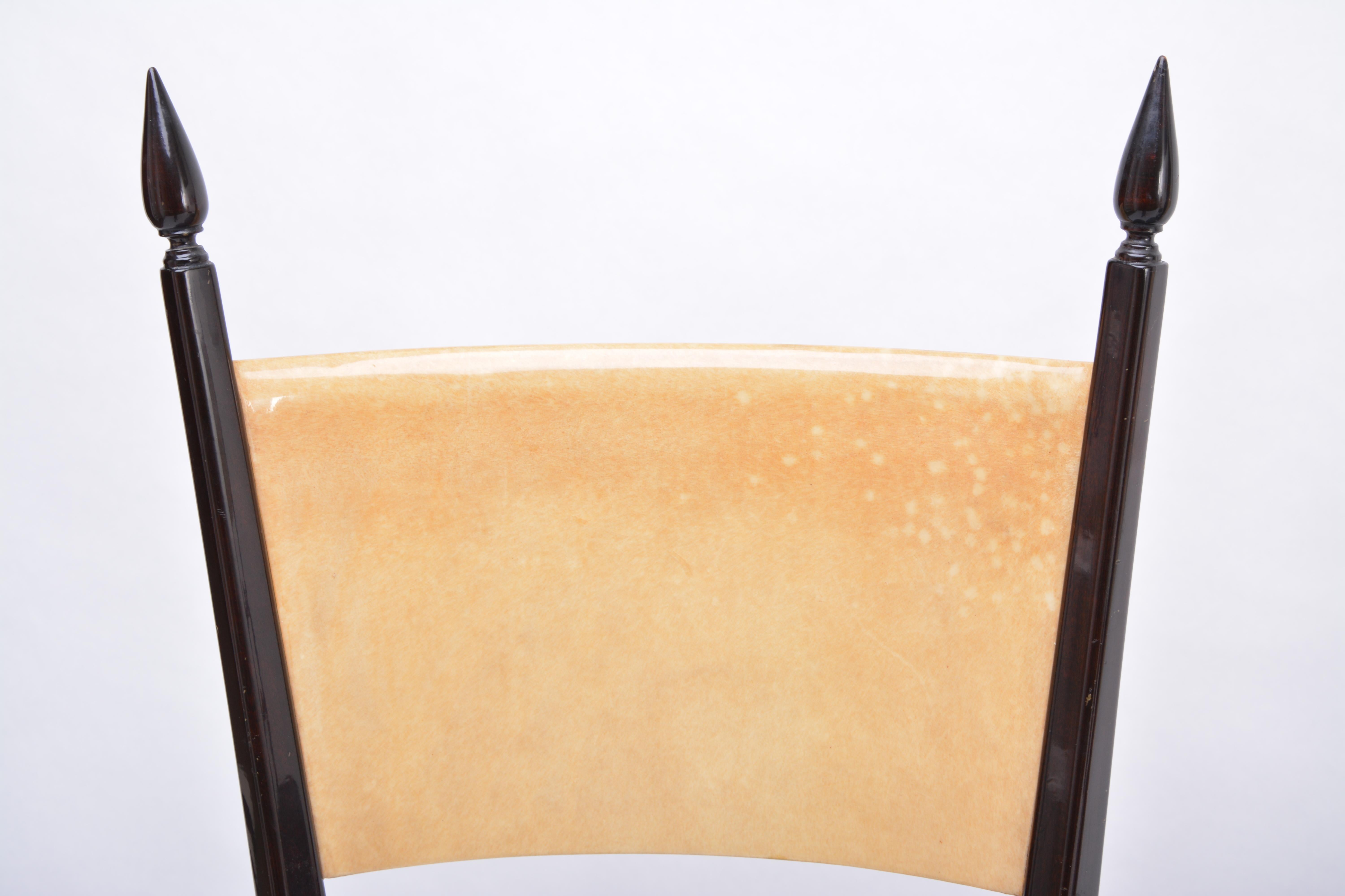 Ensemble de quatre chaises de salle à manger italiennes à haut dossier, de style mi-siècle moderne, par Aldo Tura en vente 5