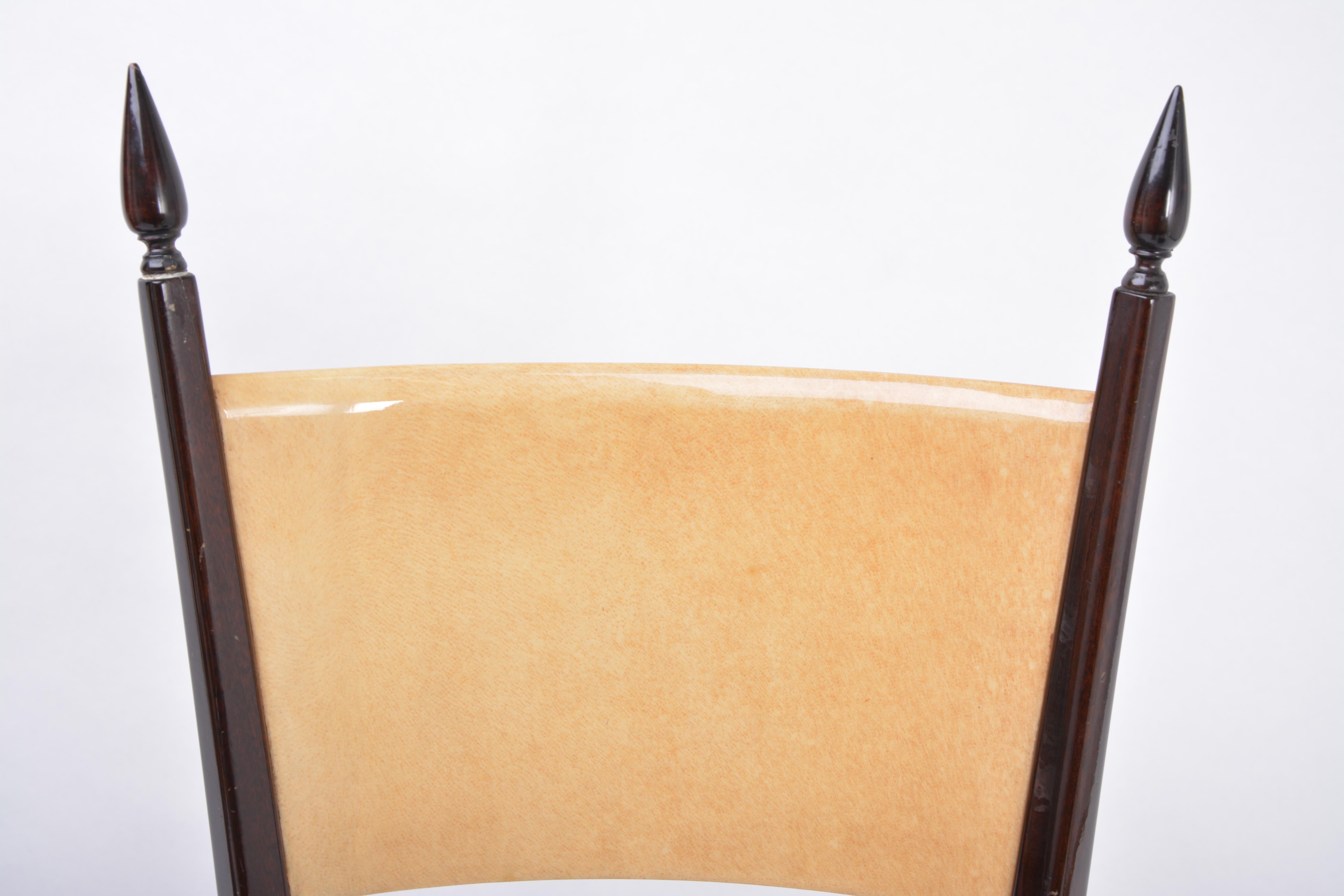 Ensemble de quatre chaises de salle à manger italiennes à haut dossier, de style mi-siècle moderne, par Aldo Tura en vente 7