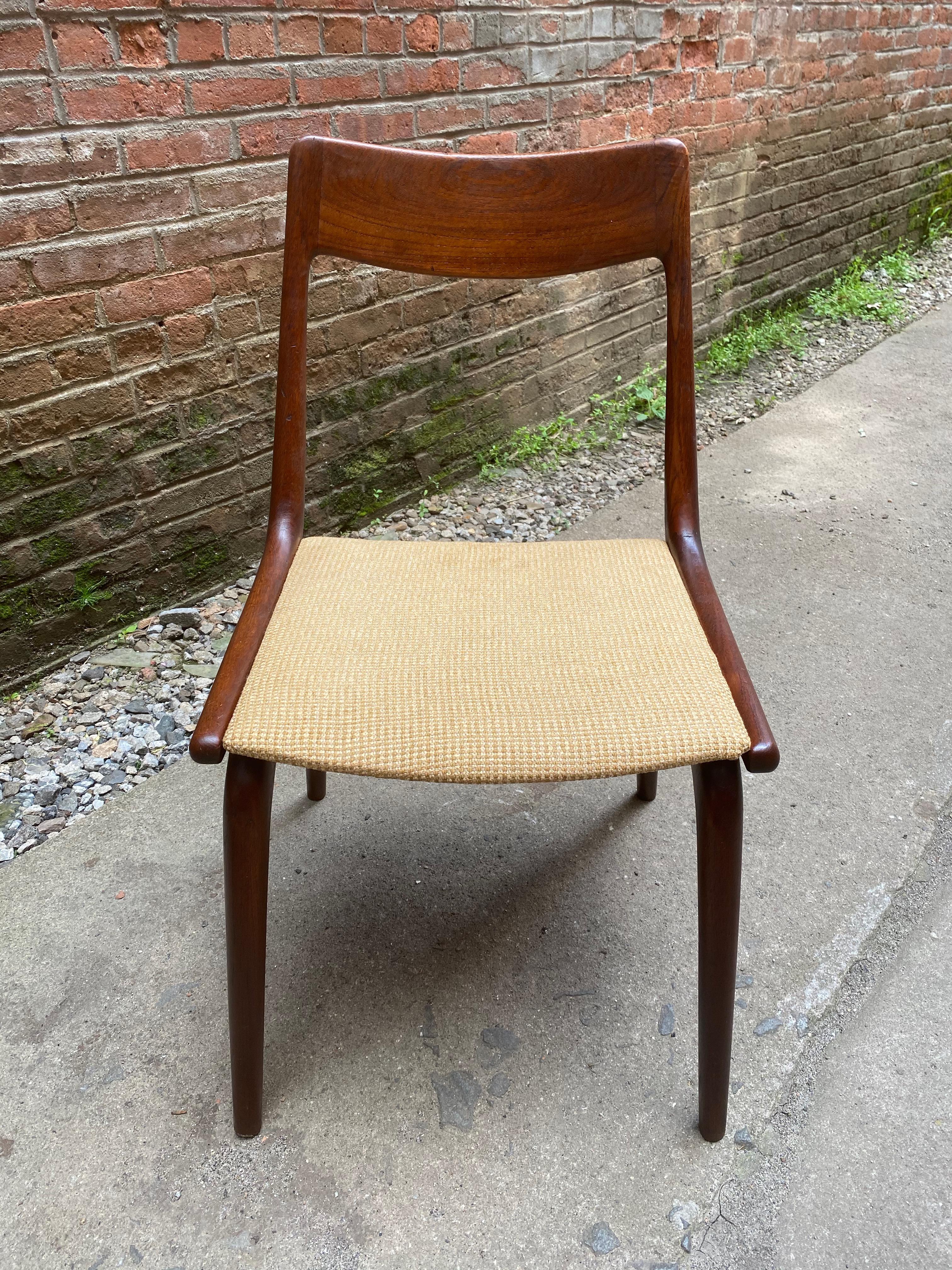 Set of Four Alfred Christensen Boomerang Teak Chairs In Good Condition In Garnerville, NY