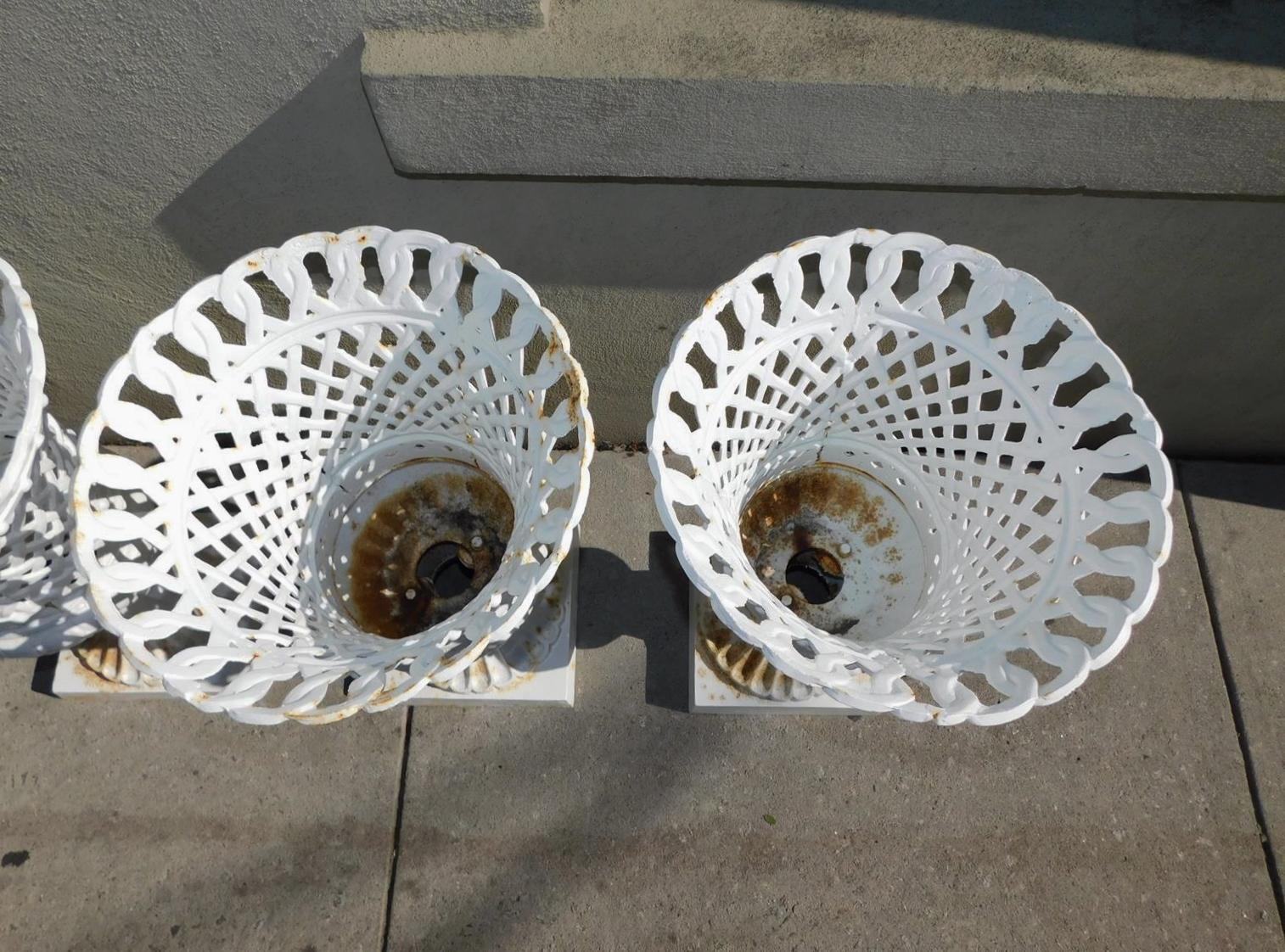 Set of Four American Campana Form Basket Weave Powered Coated Garden Urns, 1850 In Excellent Condition For Sale In Charleston, SC