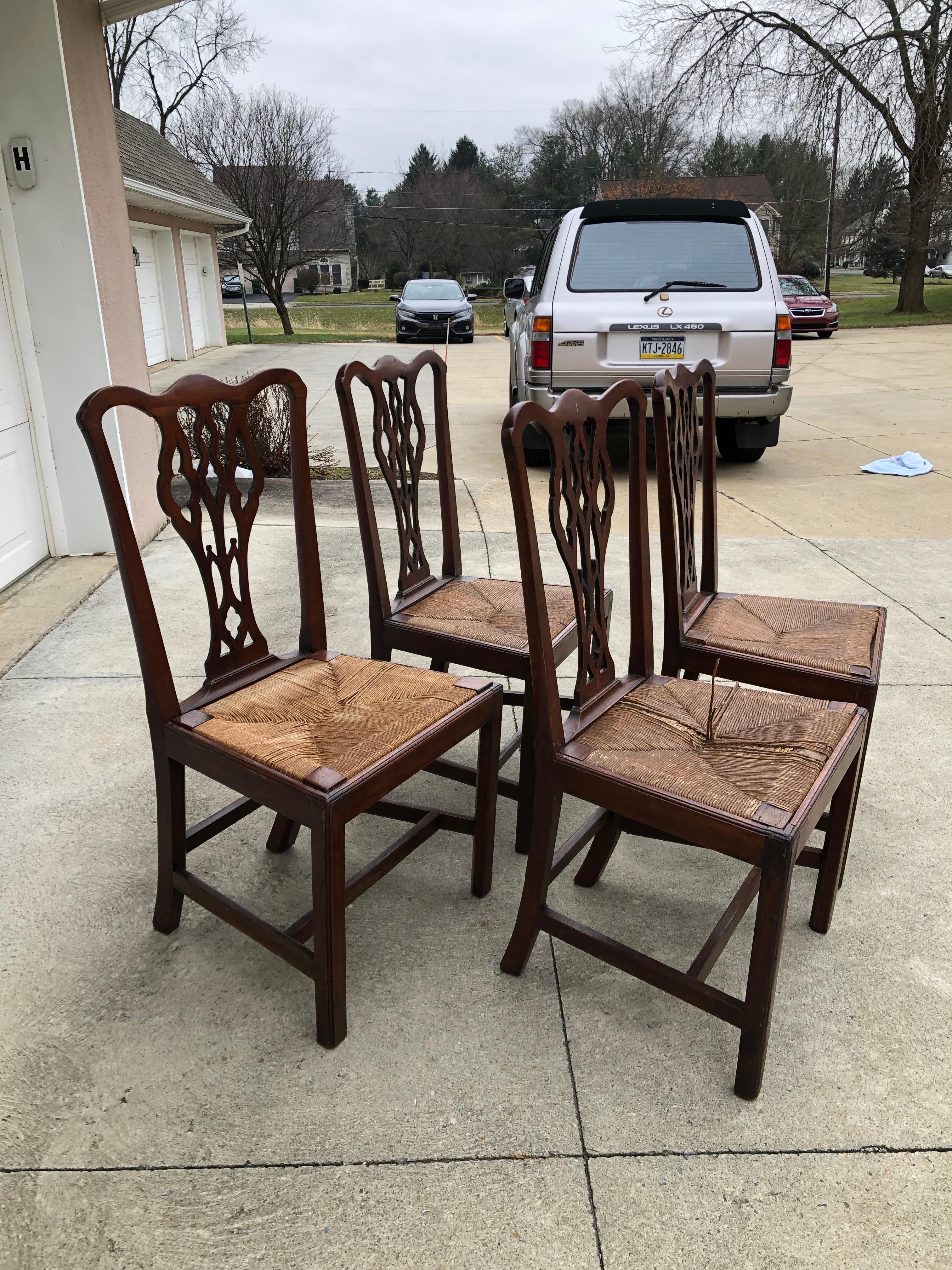 Brushed Set of Four American Chippendale Walnut Side Chairs, Slip Rush Seats, circa 1770 For Sale