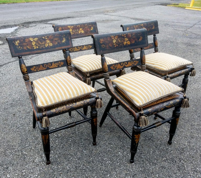 Set of Four American Fancy Chairs, Baltimore, circa 1820s For Sale at