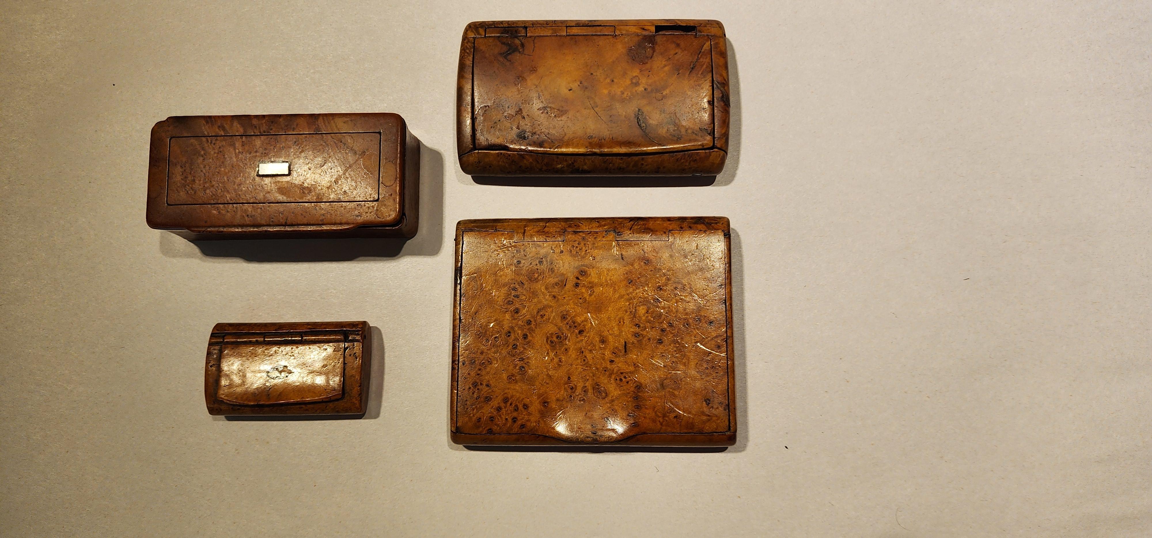 Juego de cuatro cajas antiguas buriladas Hecho a mano