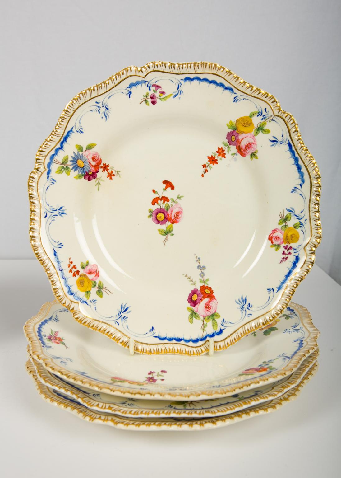 Set of Four Antique Dinner Plates Made by Coalport in the Early 19th Century In Excellent Condition In Katonah, NY