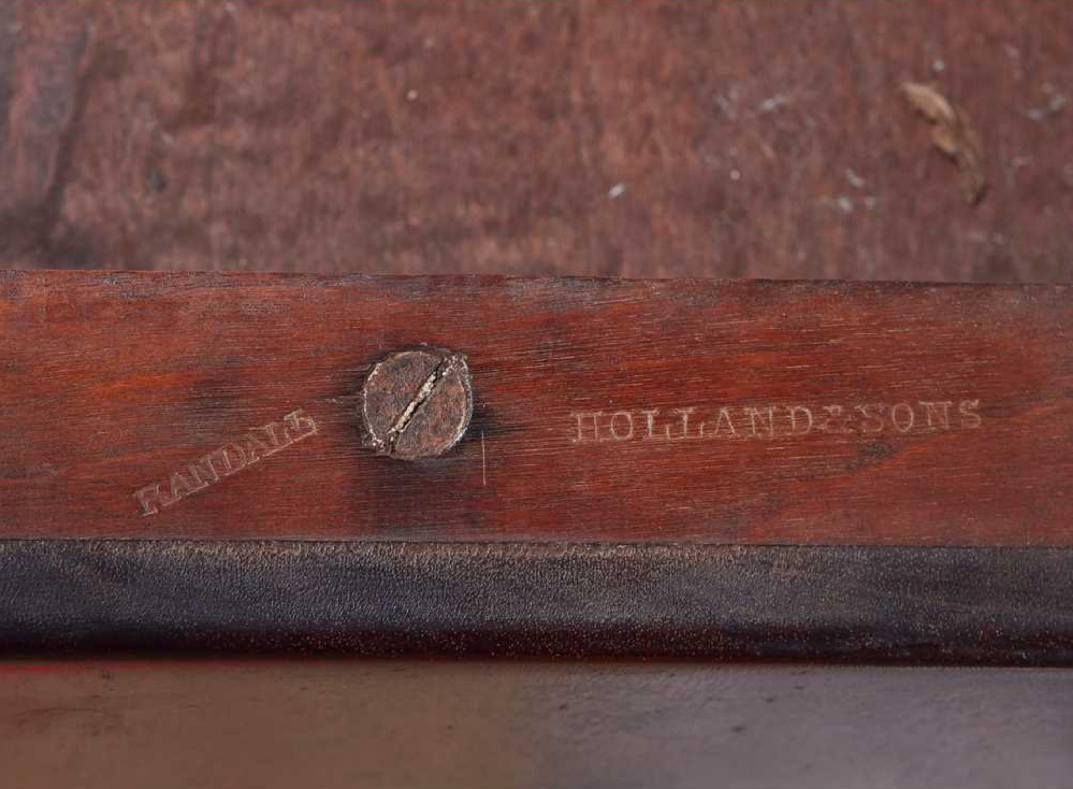 Set di quattro antiche sedie da sala inglesi vittoriane in mogano di Holland & Sons in vendita 4