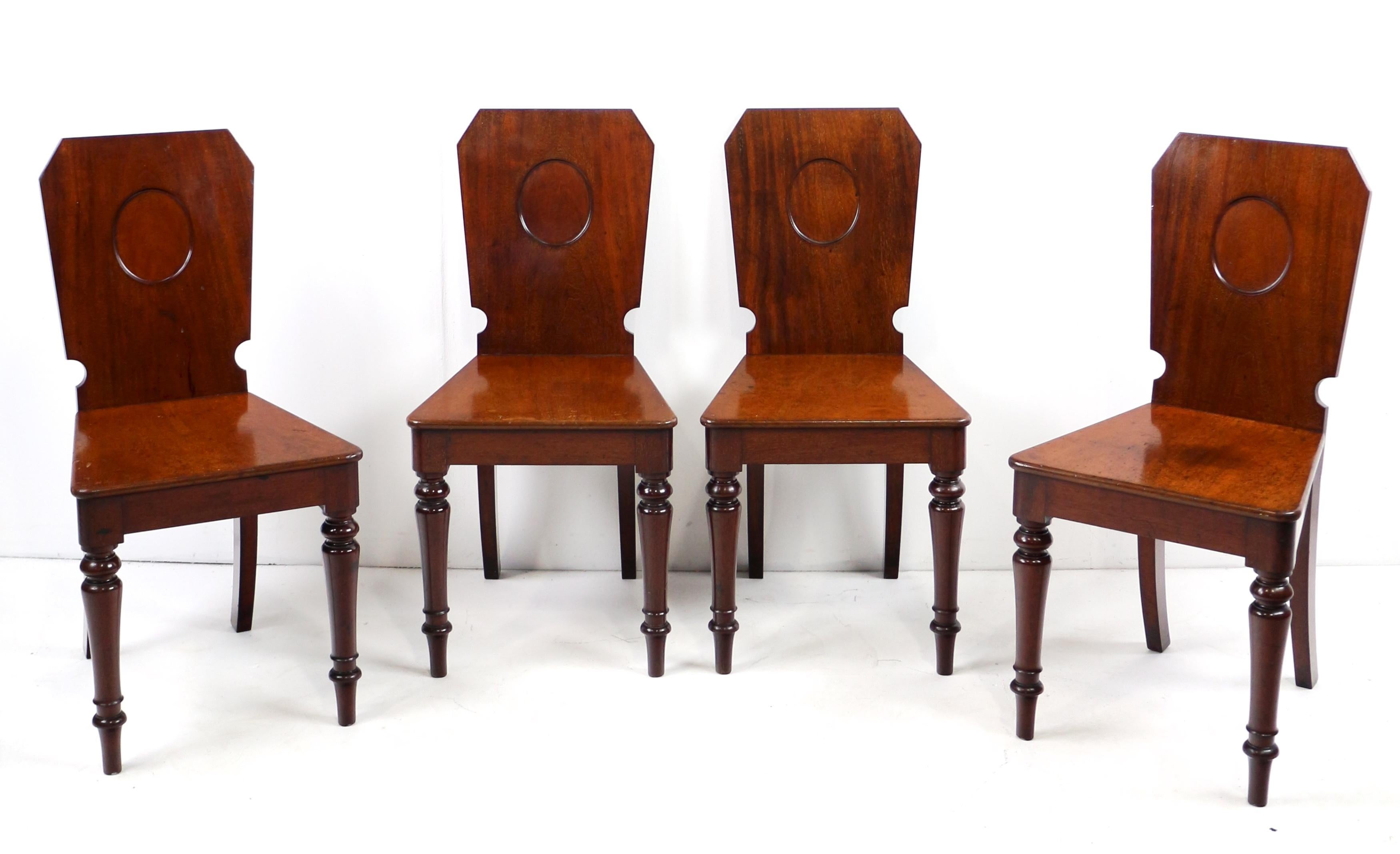 Primo vittoriano Set di quattro antiche sedie da sala inglesi vittoriane in mogano di Holland & Sons in vendita