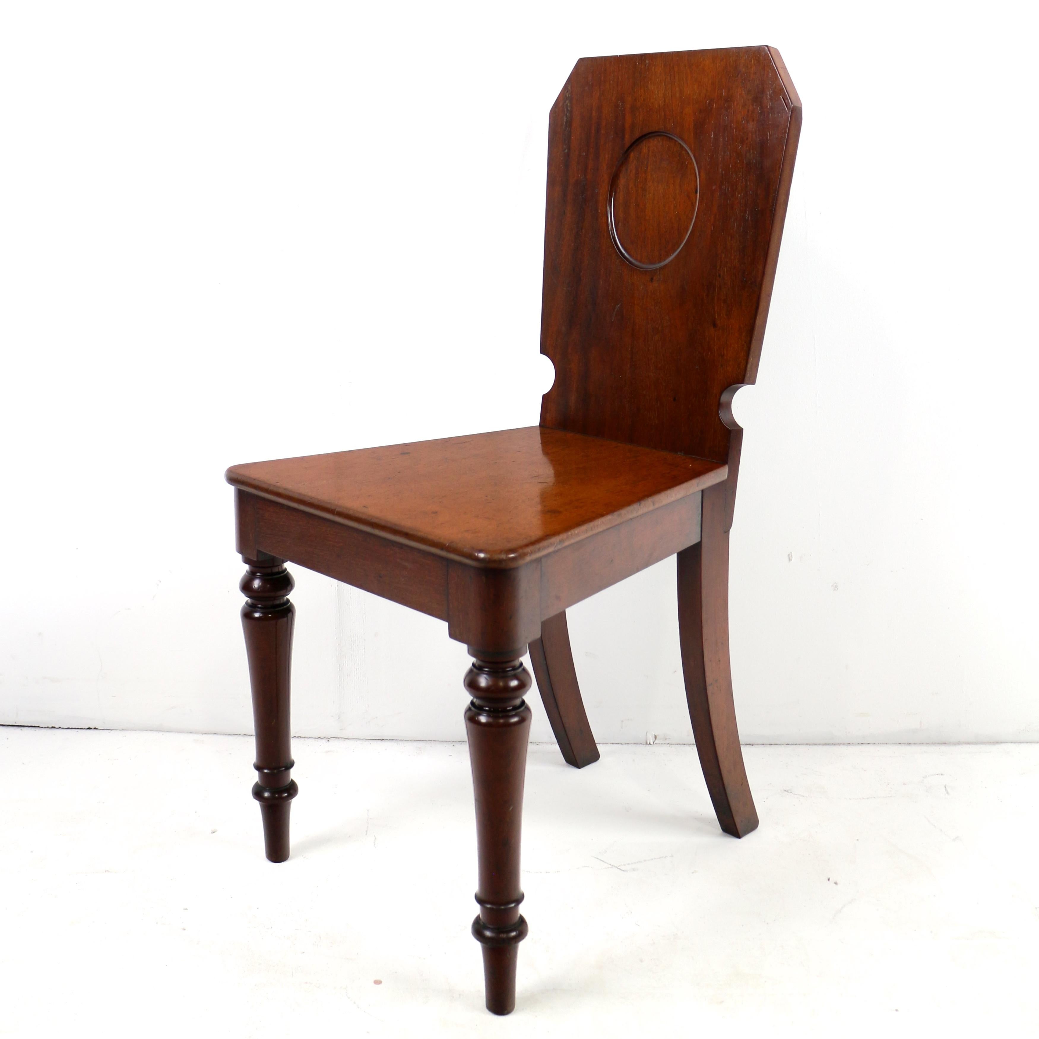 Mogano Set di quattro antiche sedie da sala inglesi vittoriane in mogano di Holland & Sons in vendita