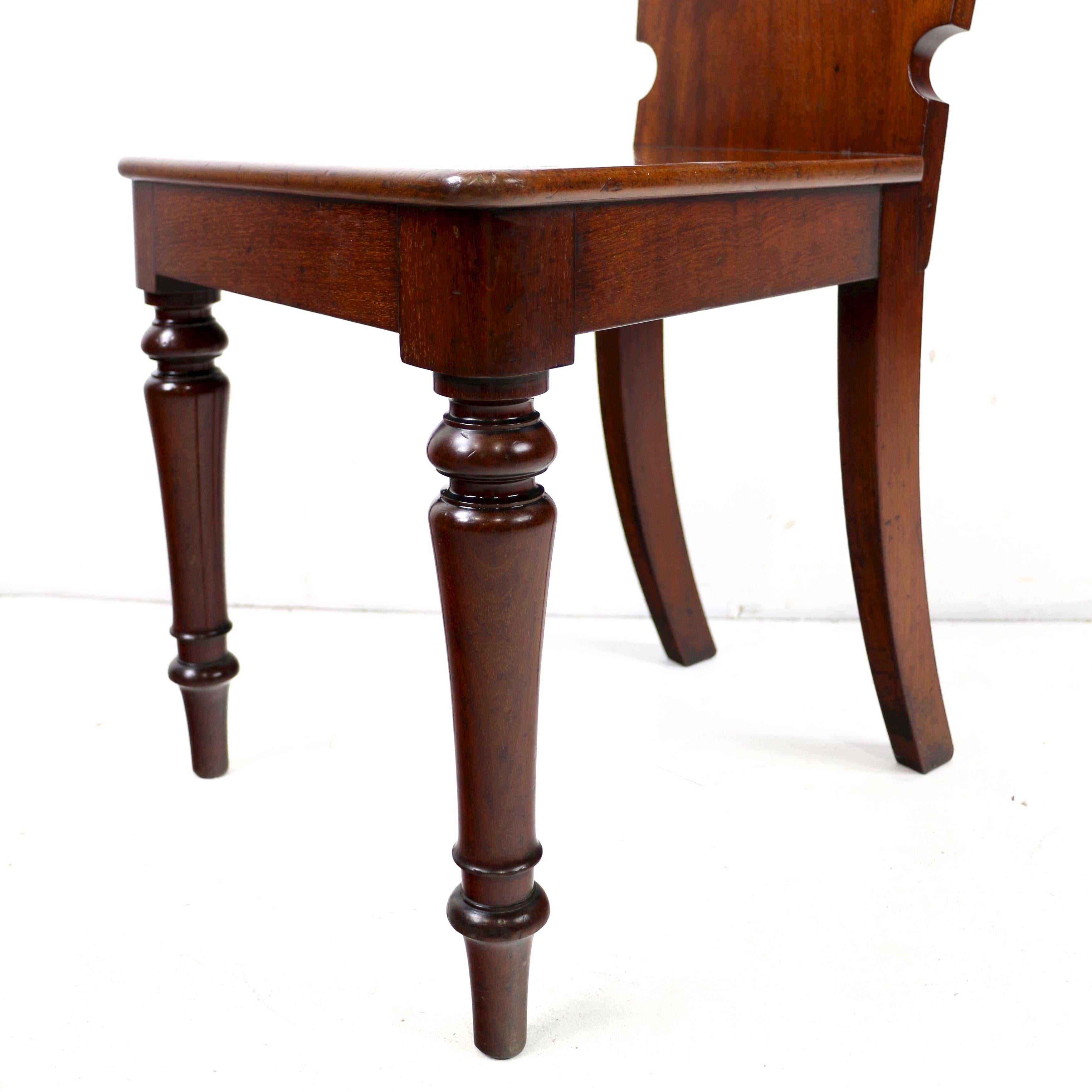 Set di quattro antiche sedie da sala inglesi vittoriane in mogano di Holland & Sons in vendita 2