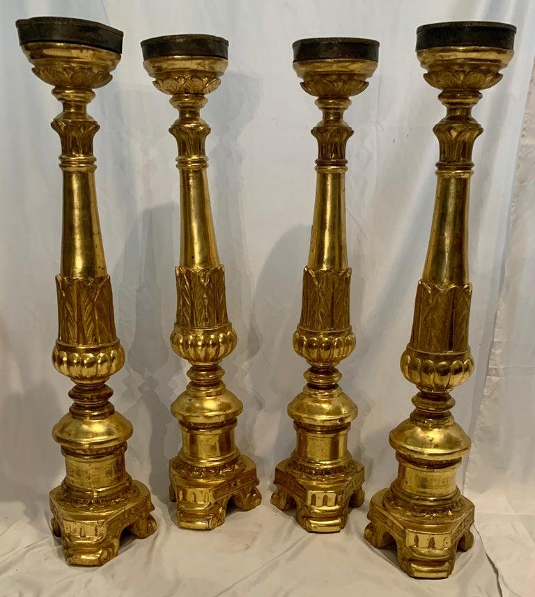 Set of Four Antique French Carved Giltwood Cathedral Candlesticks, Circa 1860. In Good Condition For Sale In New Orleans, LA