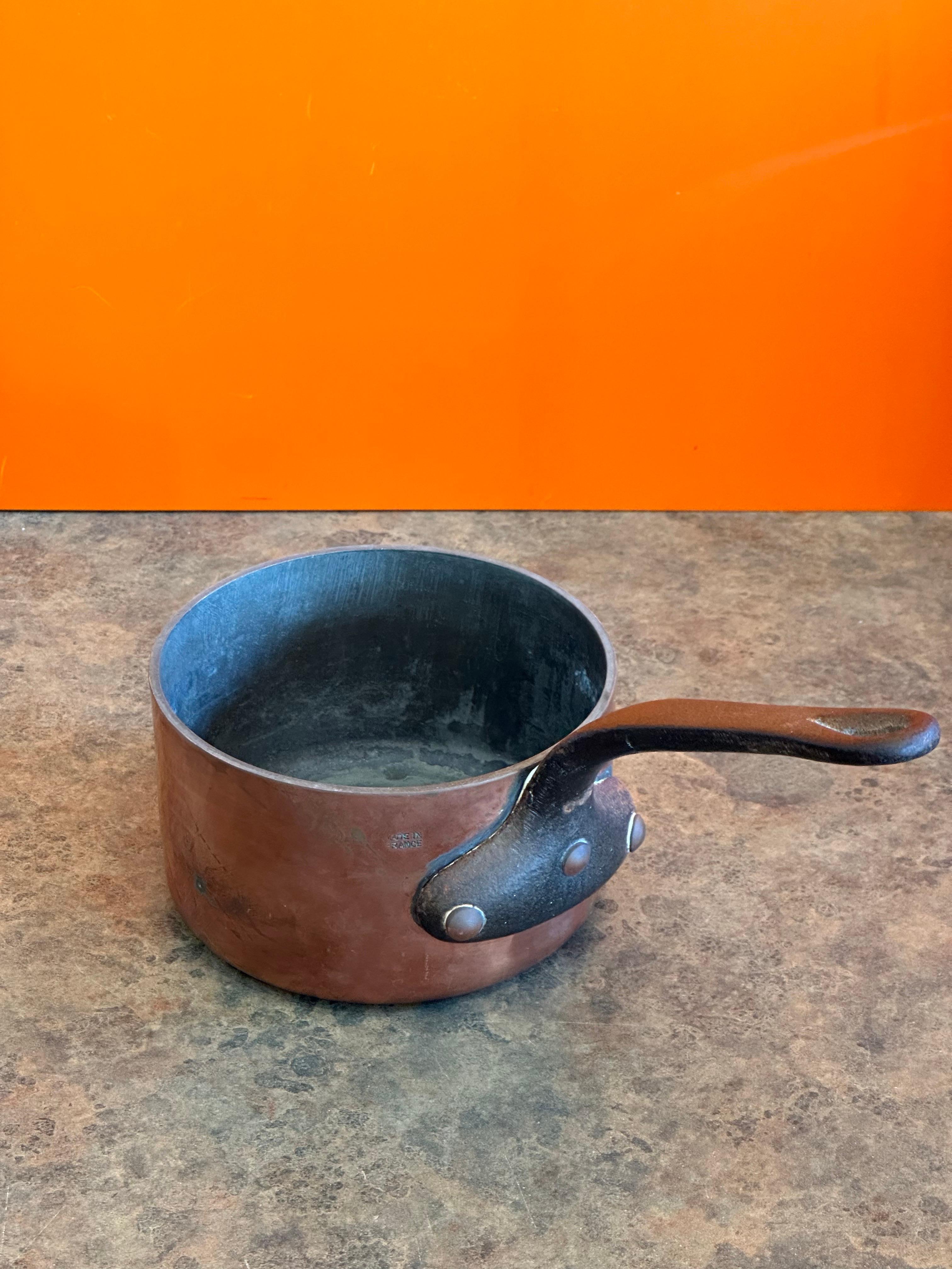 Juego de cuatro ollas de cobre Antique French con tapa y acero forjado remachado en venta 4