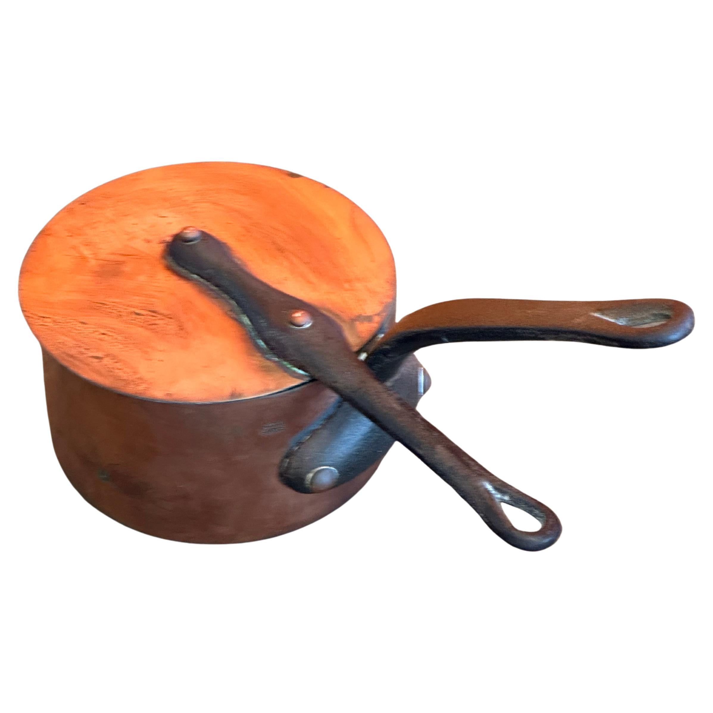 Juego de cuatro ollas de cobre Antique French con tapa y acero forjado remachado Francés en venta