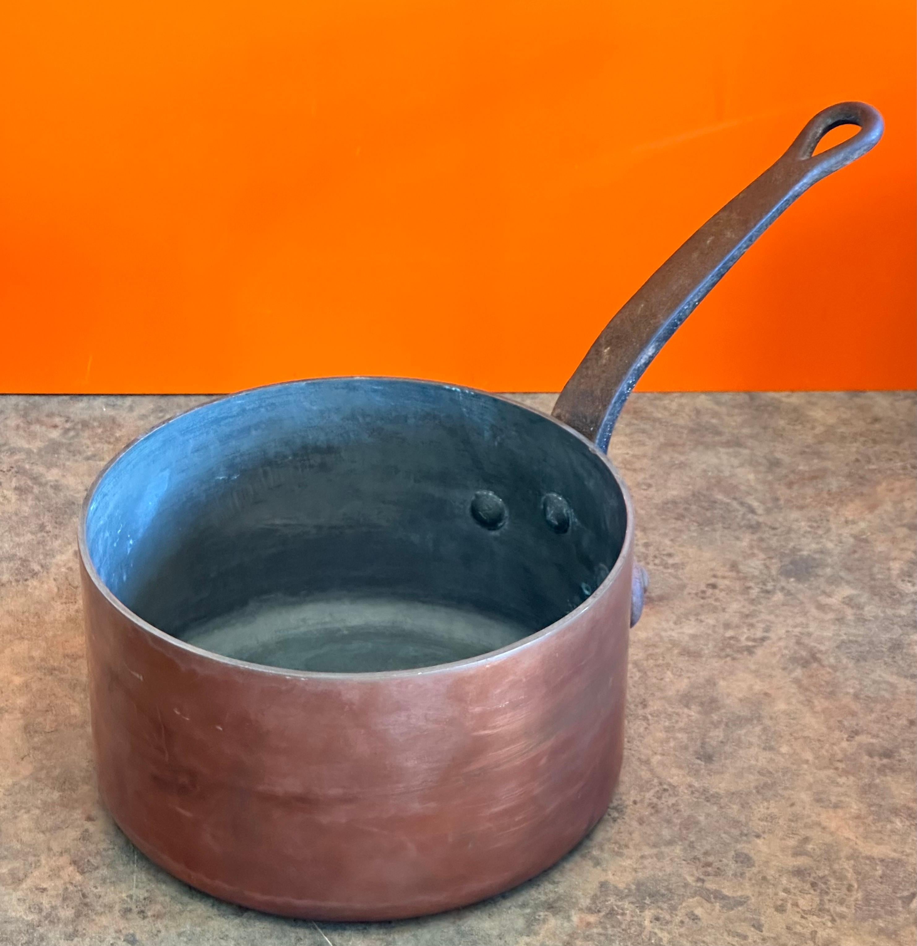 Juego de cuatro ollas de cobre Antique French con tapa y acero forjado remachado Cobre en venta
