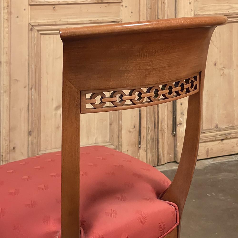 Satz von vier antiken französischen Stühlen im Directoire-Stil aus Ahornholz im Angebot 7