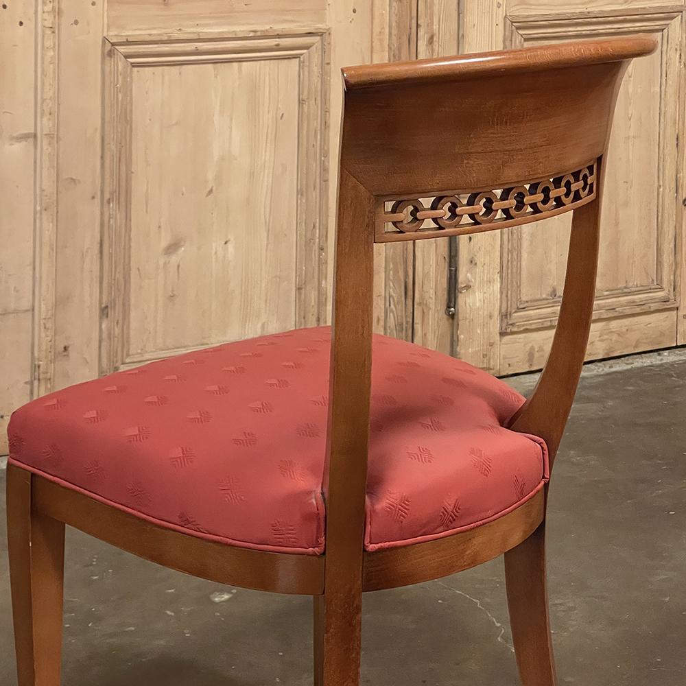 Satz von vier antiken französischen Stühlen im Directoire-Stil aus Ahornholz im Angebot 8