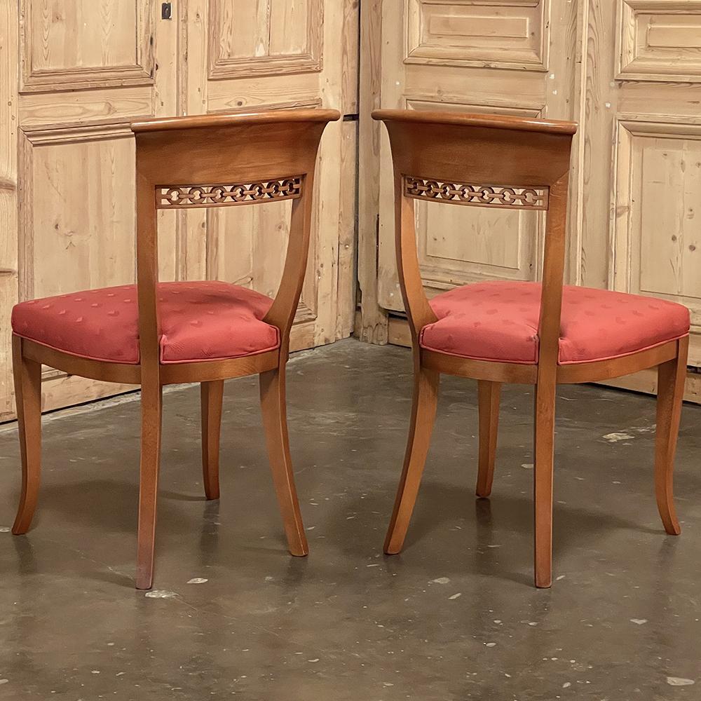 Satz von vier antiken französischen Stühlen im Directoire-Stil aus Ahornholz im Angebot 2