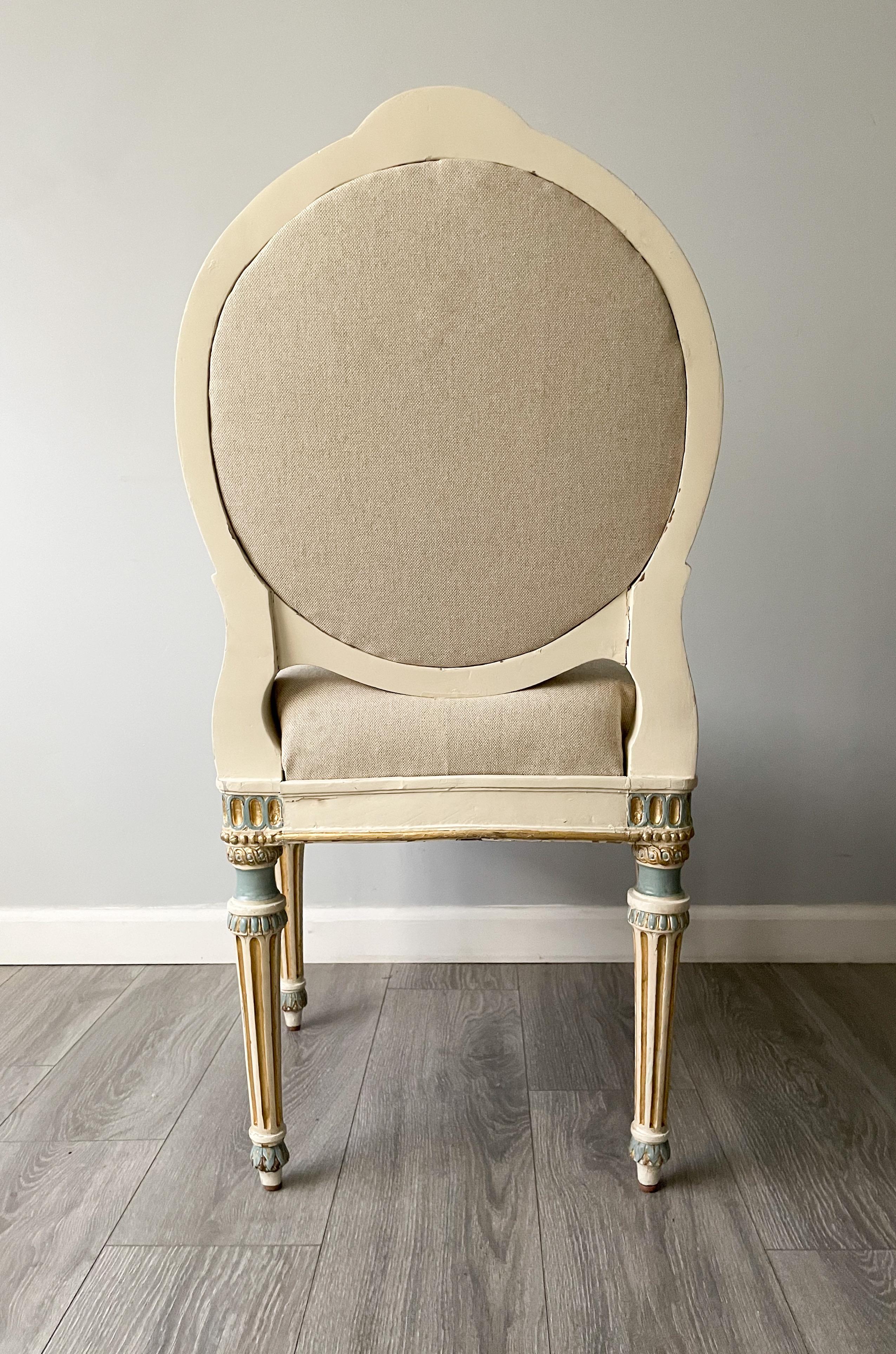 Français Ensemble de quatre chaises anciennes françaises de style Louis XVI en vente