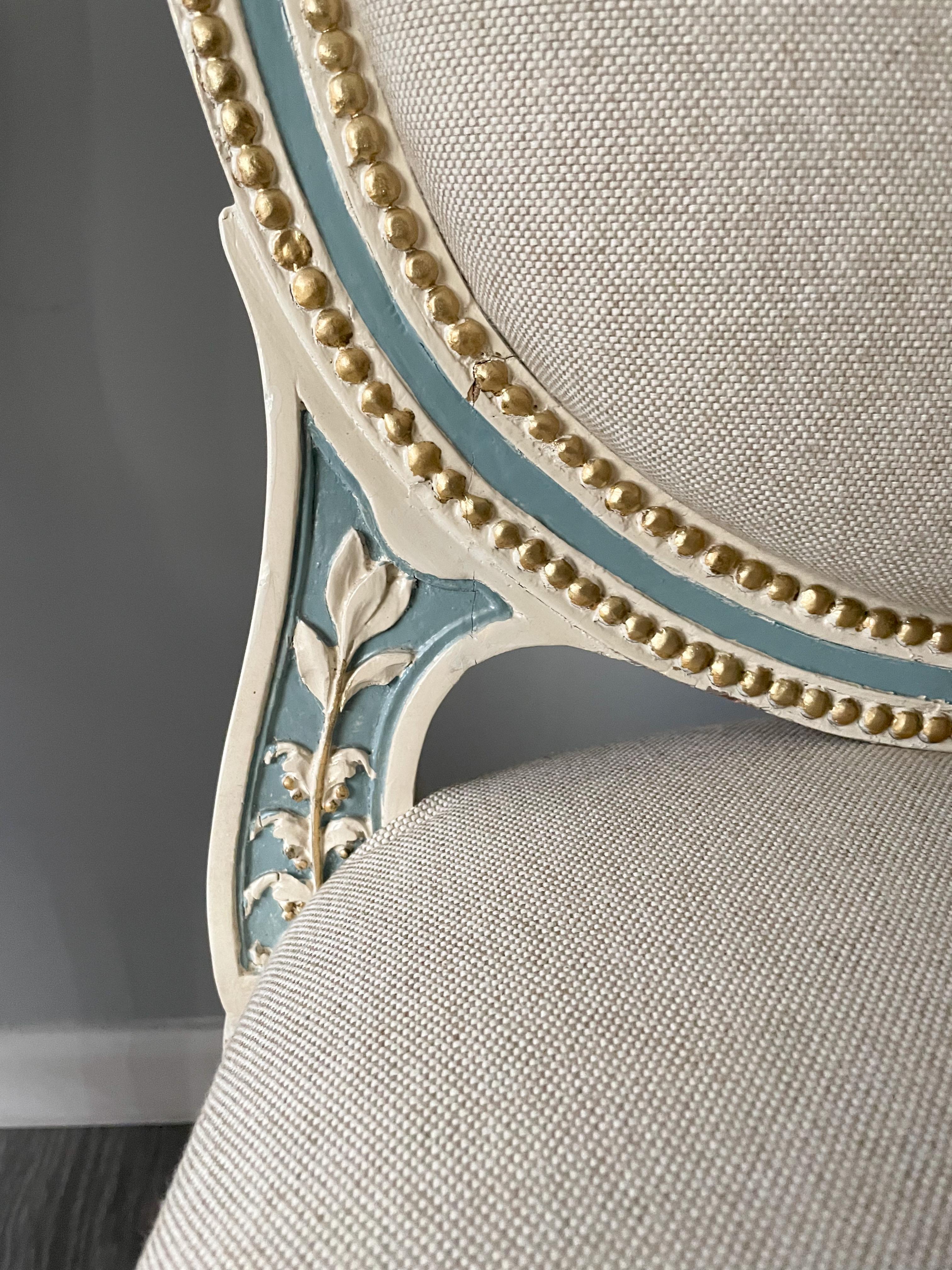 Ensemble de quatre chaises anciennes françaises de style Louis XVI en vente 3
