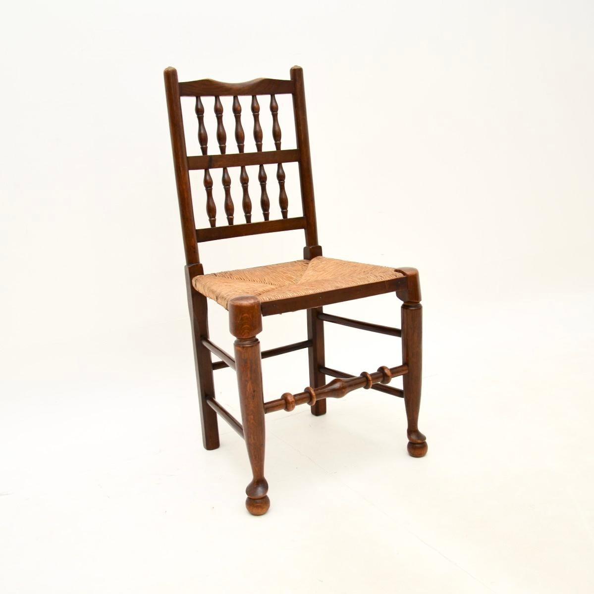 Set of Four Antique Georgian Lancashire Dining Chairs in Elm In Good Condition In London, GB