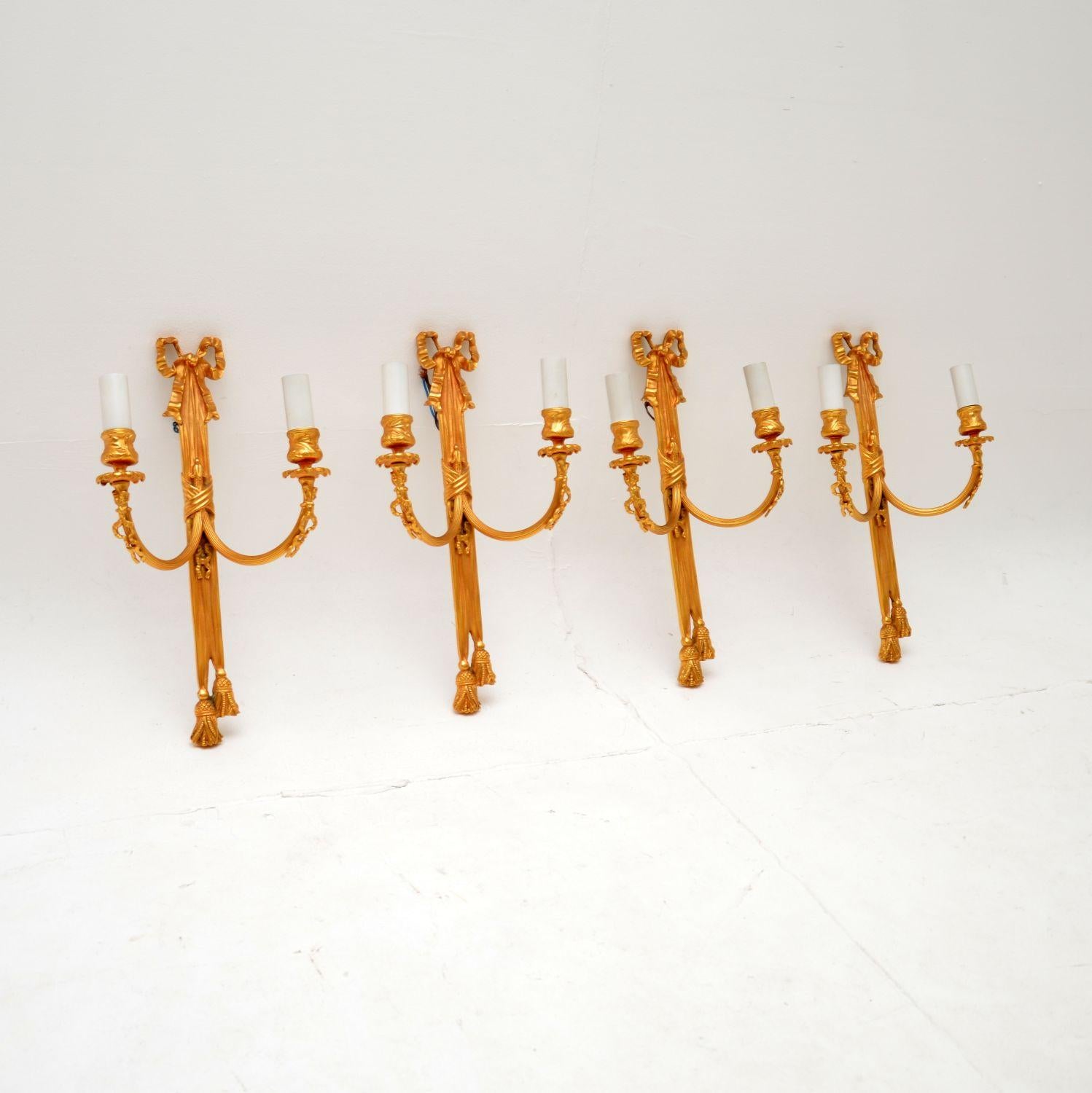 A stunning set of four antique gilt metal wall sconce lamps. They were made in England, they date from around the 1950’s.

The quality is excellent, they have very fine details and are beautifully designed as candelabra in the Adam style.

The