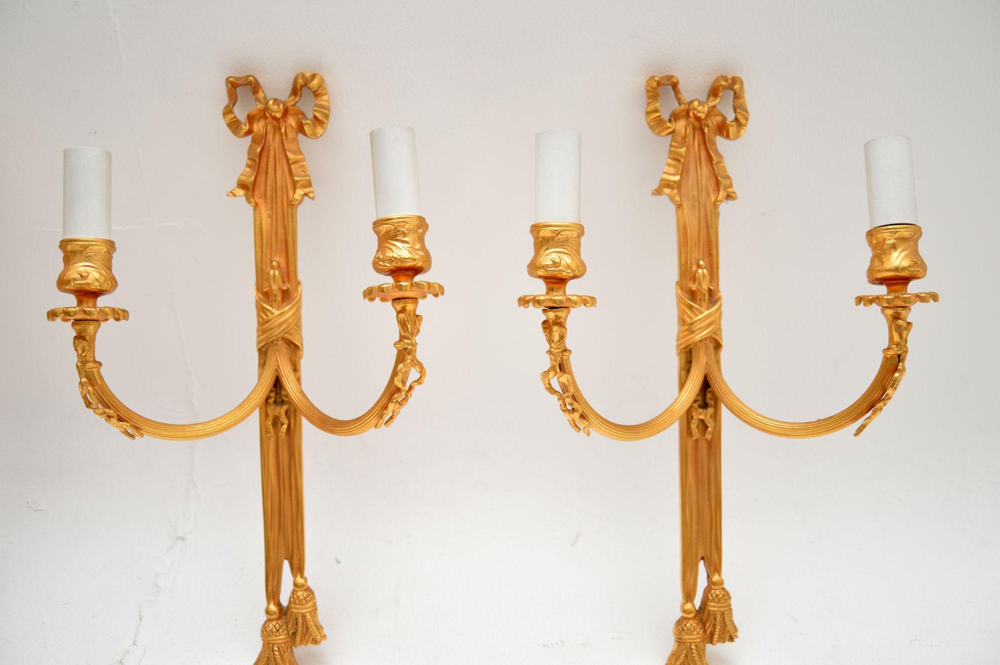 Set of Four Antique Gilt Metal Wall Sconce Lamps In Good Condition For Sale In London, GB