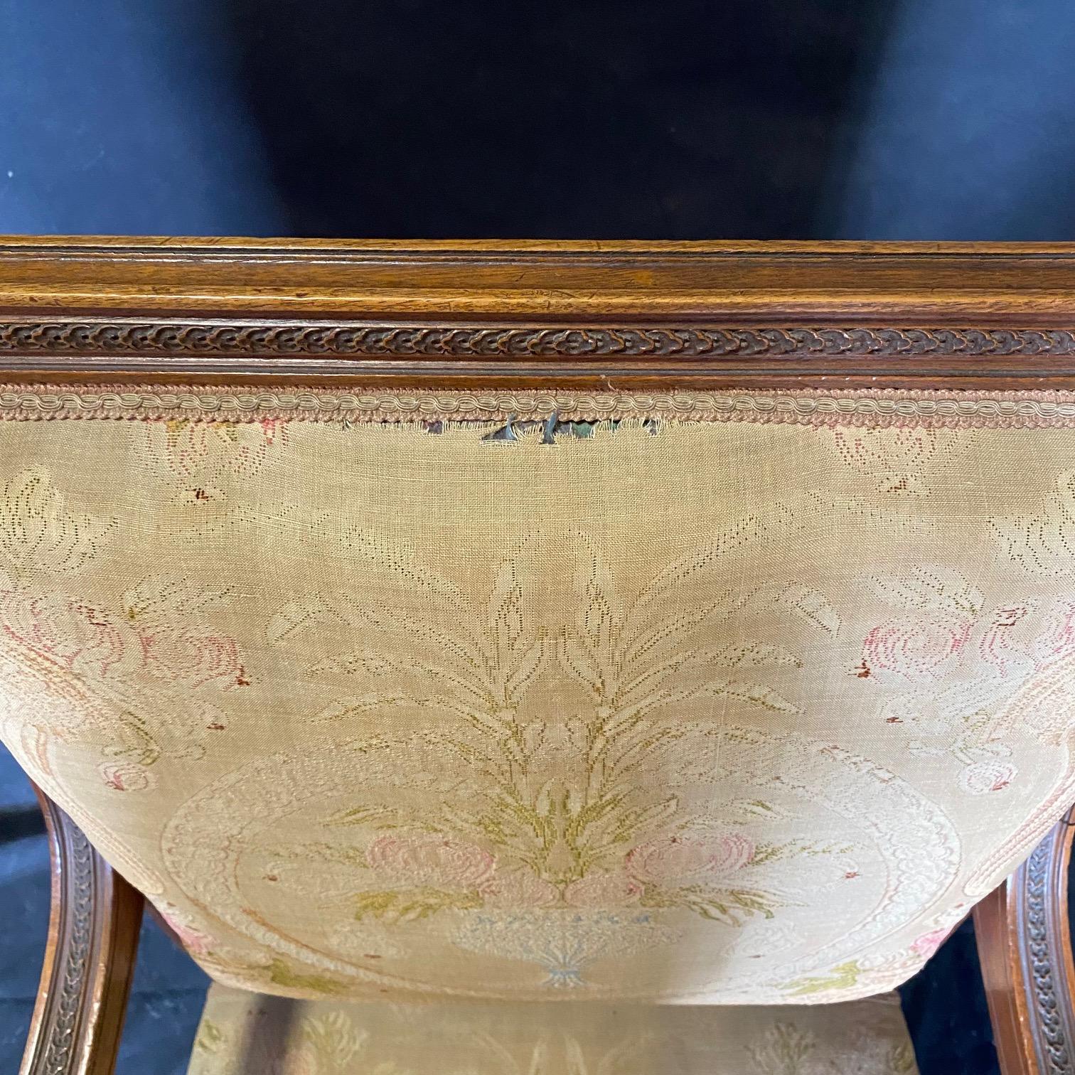 Satz von vier antiken französischen Louis-XVI-Esszimmerstühlen in Museumsqualität im Louis-XVI-Stil (Französisch) im Angebot