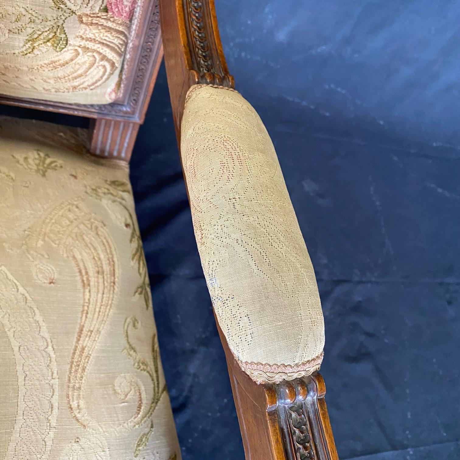 Satz von vier antiken französischen Louis-XVI-Esszimmerstühlen in Museumsqualität im Louis-XVI-Stil im Zustand „Gut“ im Angebot in Hopewell, NJ