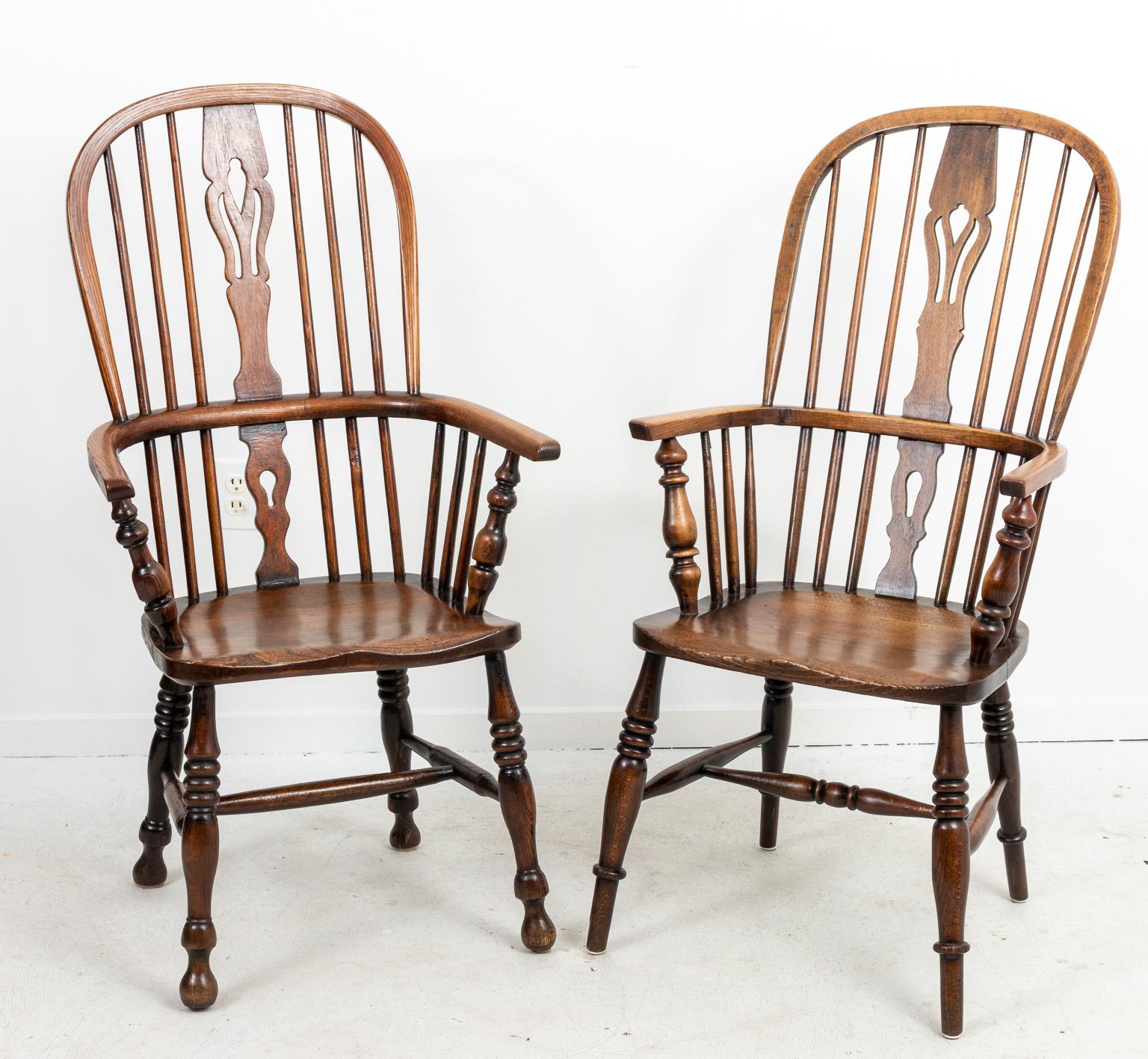 Set of Four Antique Oak Windsor Armchairs In Good Condition In Stamford, CT