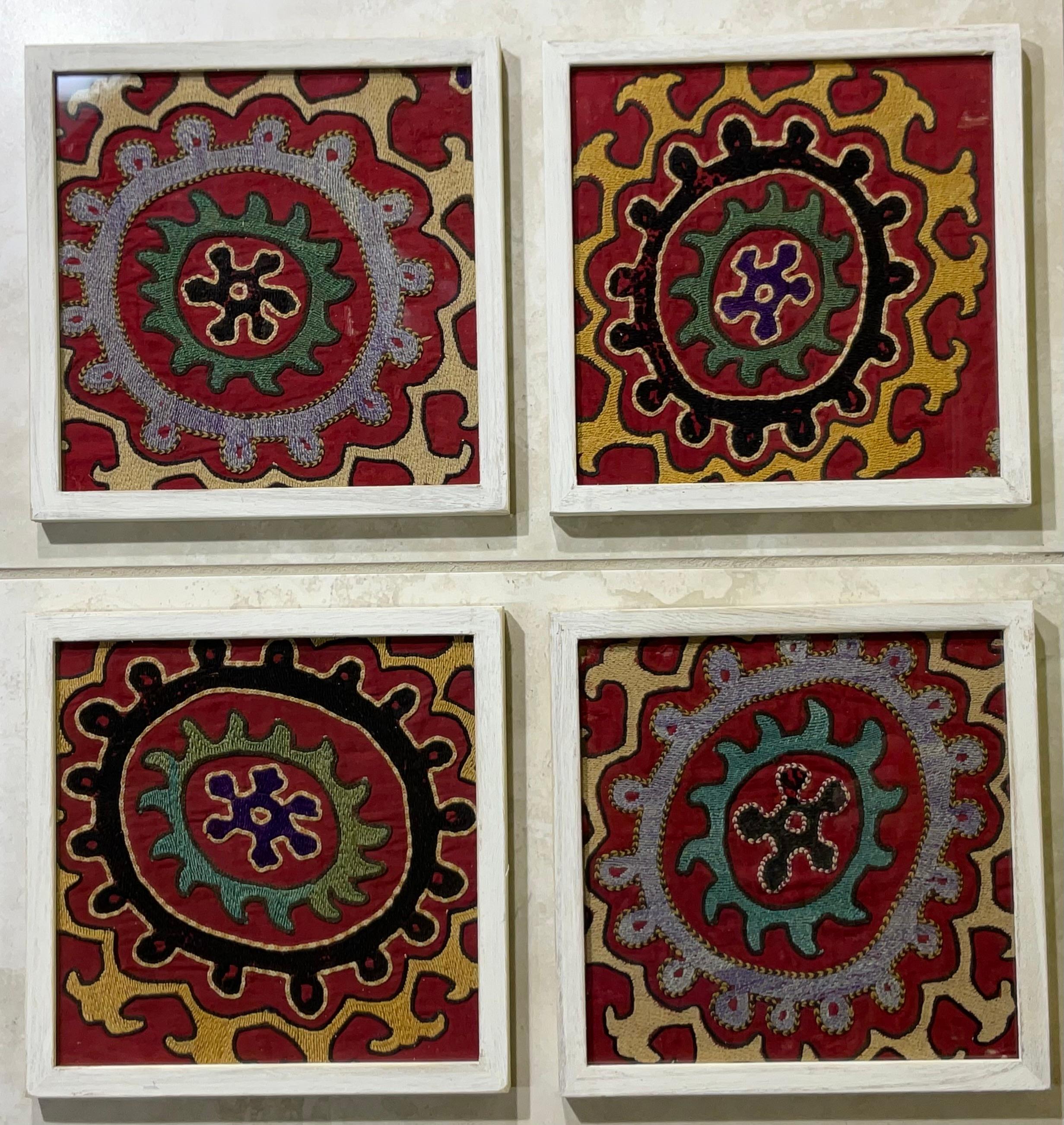 Set of Four Antique Suzani Wall Hanging In Good Condition For Sale In Delray Beach, FL