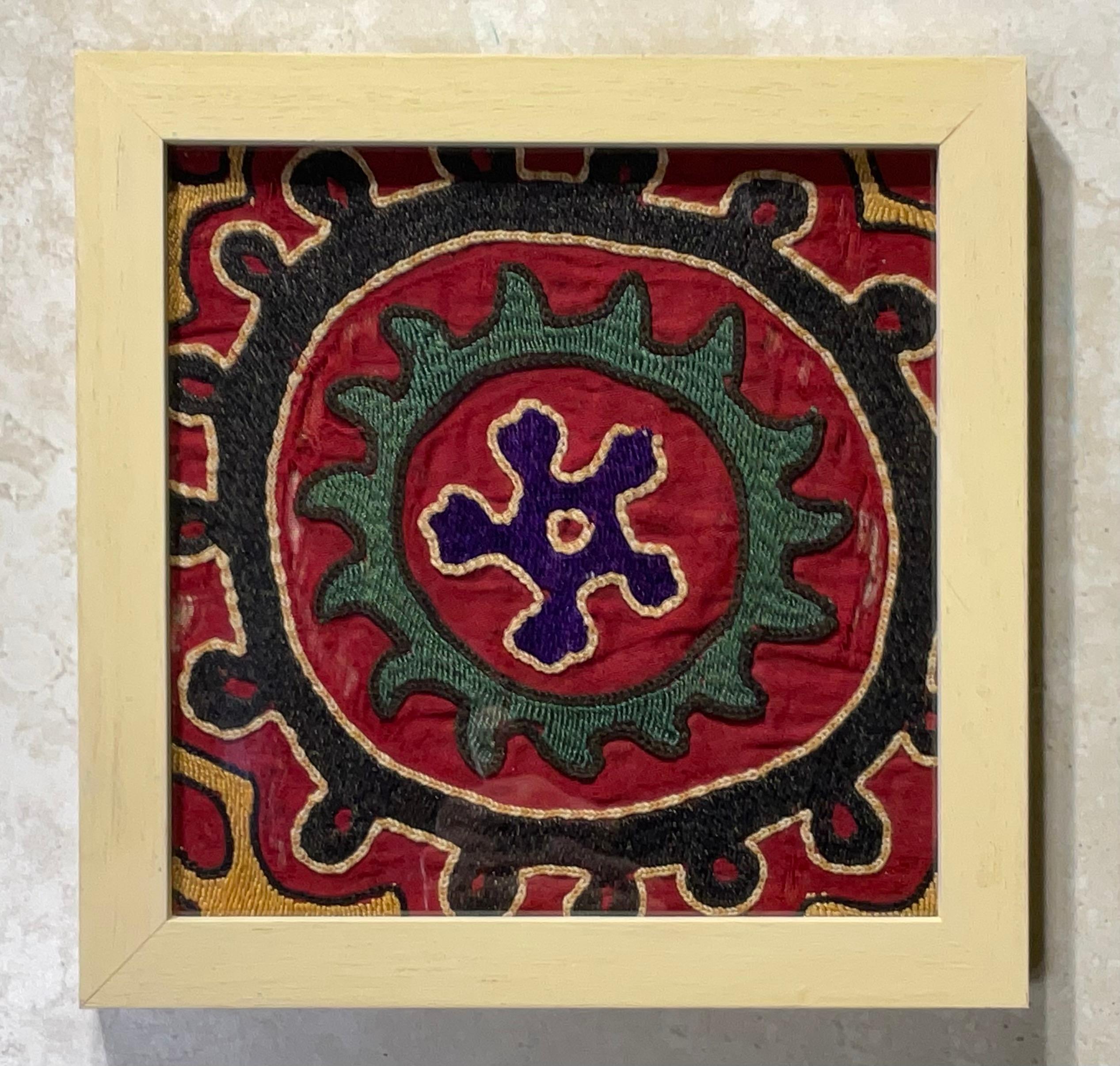 Set of Four Antique Suzani Wall Hanging In Good Condition For Sale In Delray Beach, FL