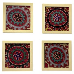 Juego de cuatro colgantes de pared Suzani antiguos