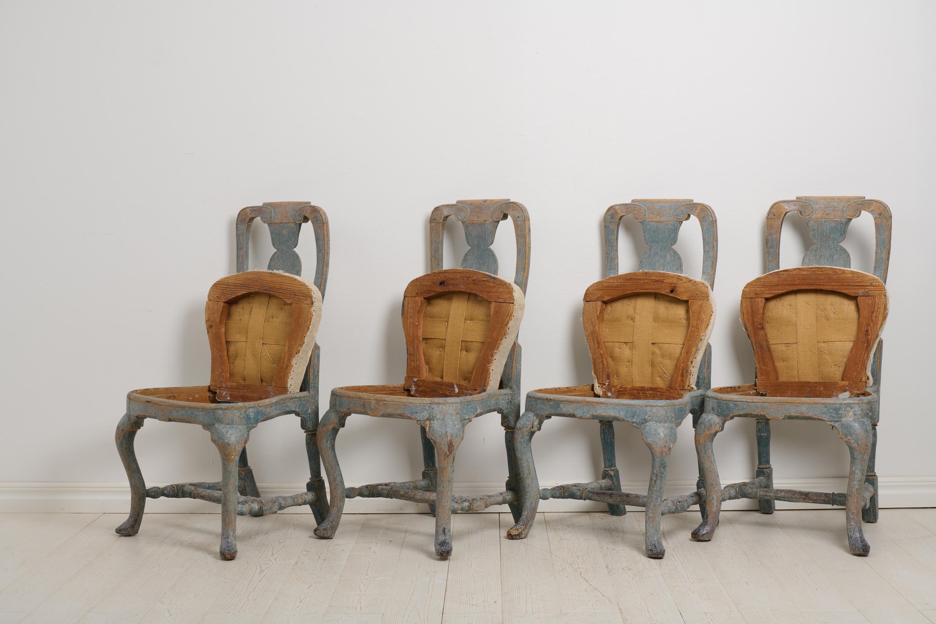 Set of Four Antique Swedish Late-Baroque Chairs with Original Paint and Patina In Good Condition For Sale In Kramfors, SE