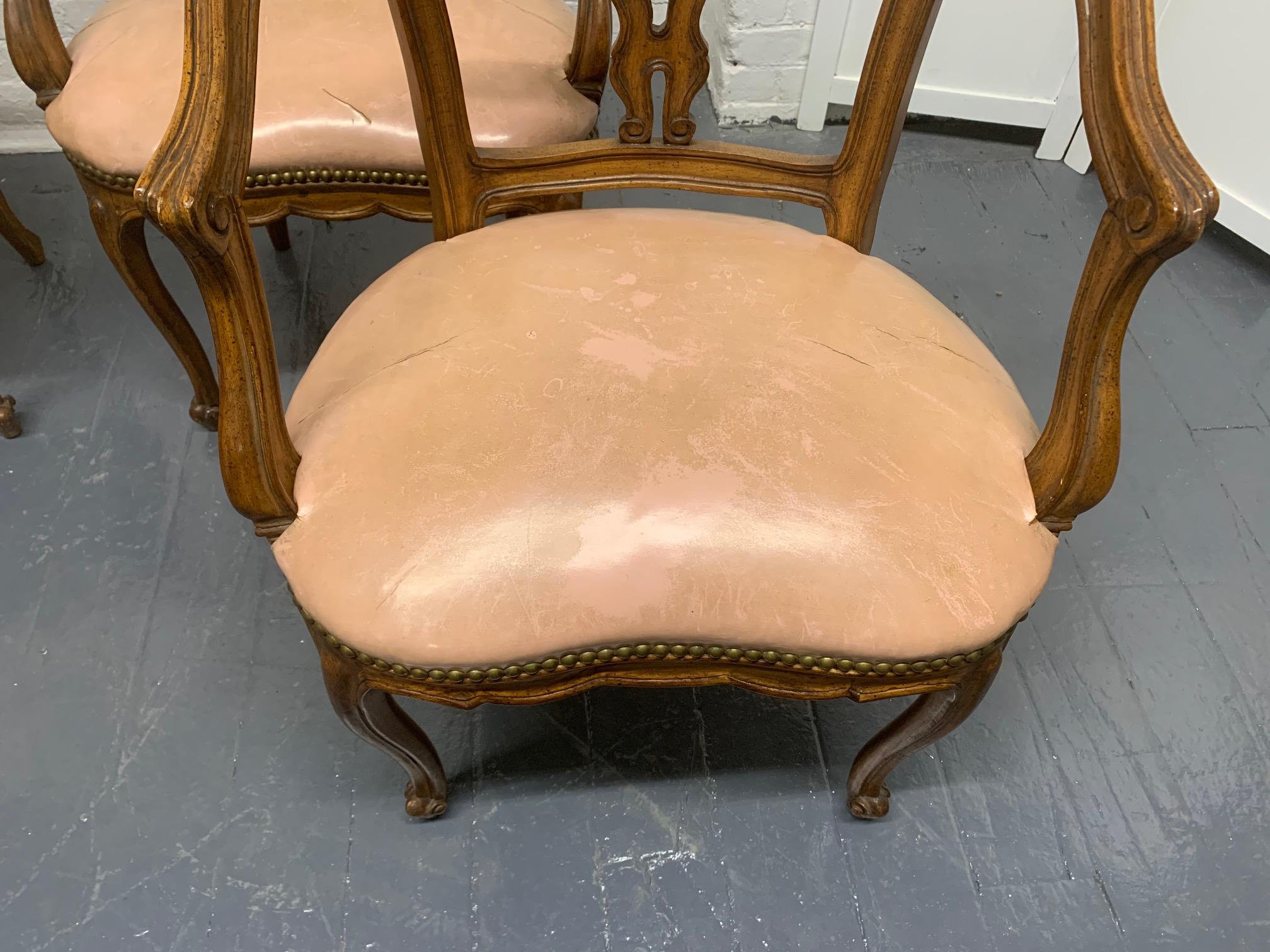Set of Four Antique Walnut Dining Chairs In Good Condition For Sale In New York, NY