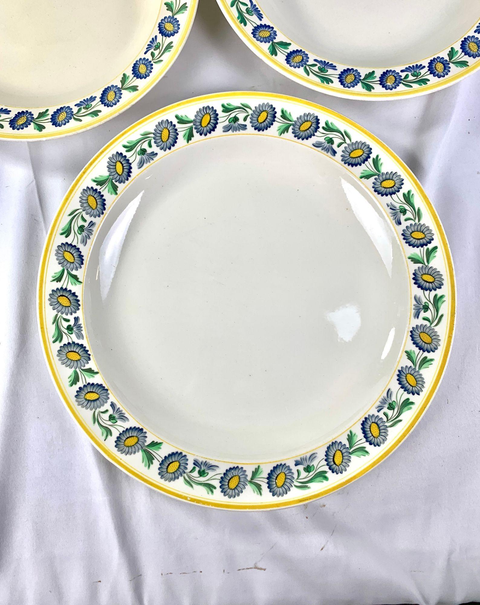 Satz von vier antiken Wedgwood Perlengeschirren mit Gänseblümchen England CIRCA 1830 (Land) im Angebot