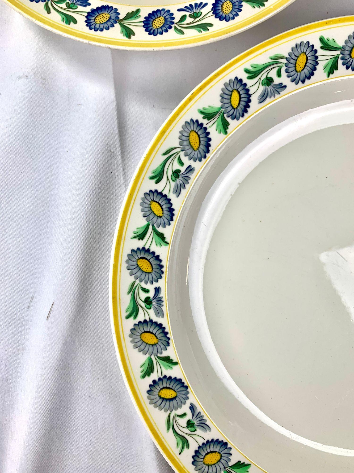 Satz von vier antiken Wedgwood Perlengeschirren mit Gänseblümchen England CIRCA 1830 (Handbemalt) im Angebot
