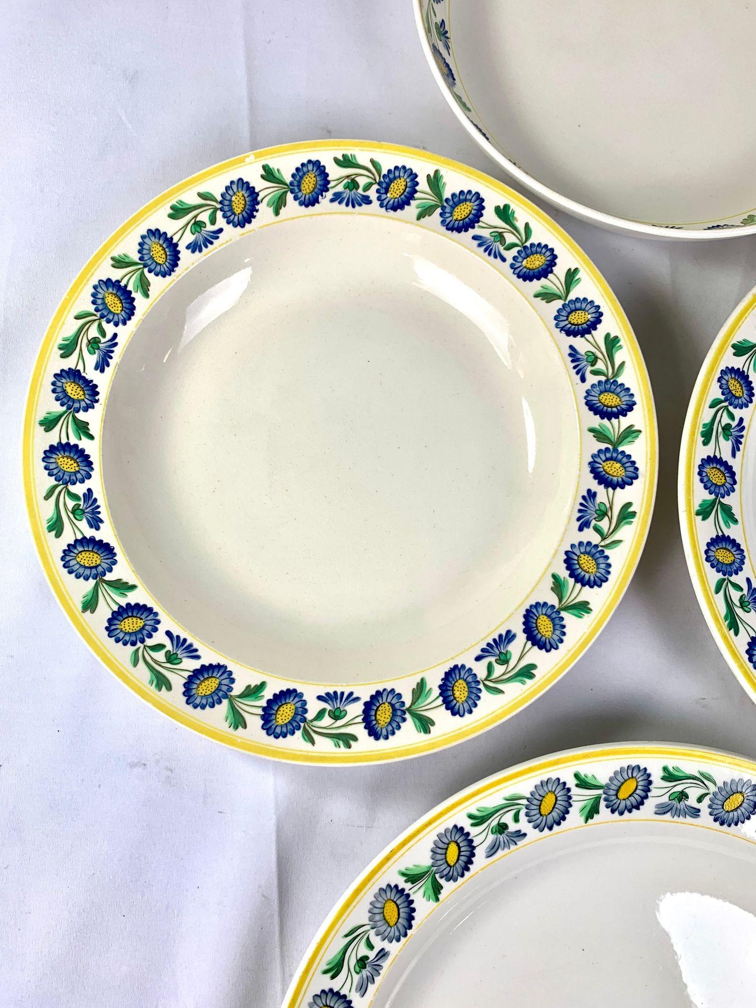 Satz von vier antiken Wedgwood Perlengeschirren mit Gänseblümchen England CIRCA 1830 im Zustand „Hervorragend“ im Angebot in Katonah, NY