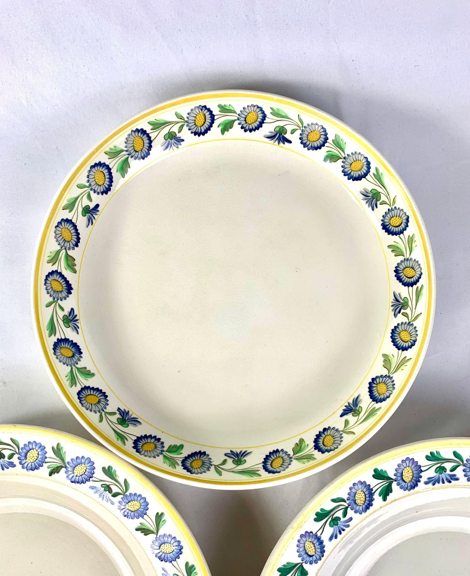 Satz von vier antiken Wedgwood Perlengeschirren mit Gänseblümchen England CIRCA 1830 (Perlenware) im Angebot