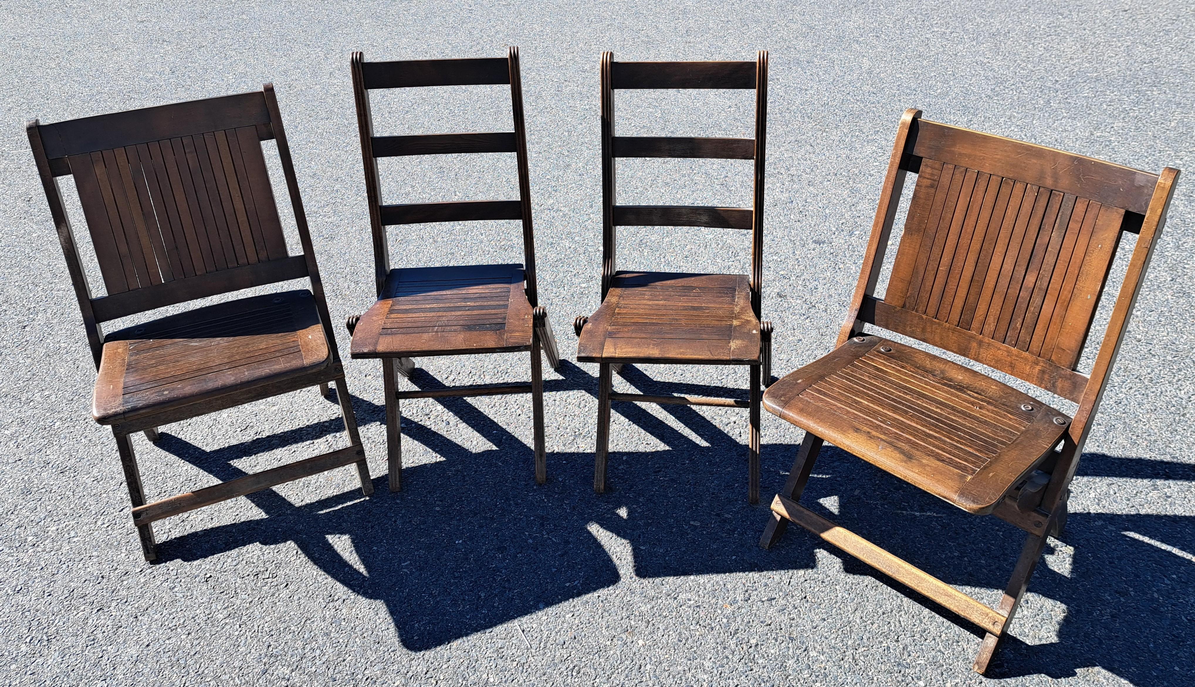 Satz von vier antiken Holzklappstühlen im Angebot 5